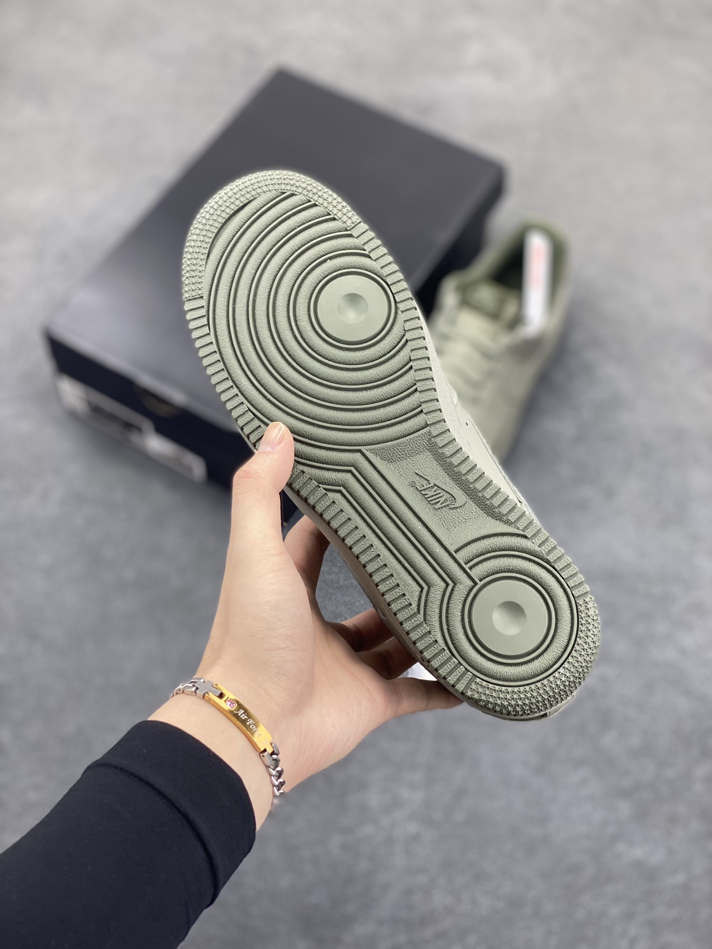 图片[5]-HY版本💯 Air Force 1\’ 07 浅军绿小勾 原楦头原纸板 打造纯正空军版型 专注外贸渠道 全掌内置蜂窝气垫 #原盒配件 原厂中底钢印、拉帮完美 货号：HM9483-300 尺码：36 36.5 37.5 38 38.5 39 40 40.5 41 42 42.5 43 44 44.5 45 46-选品中心