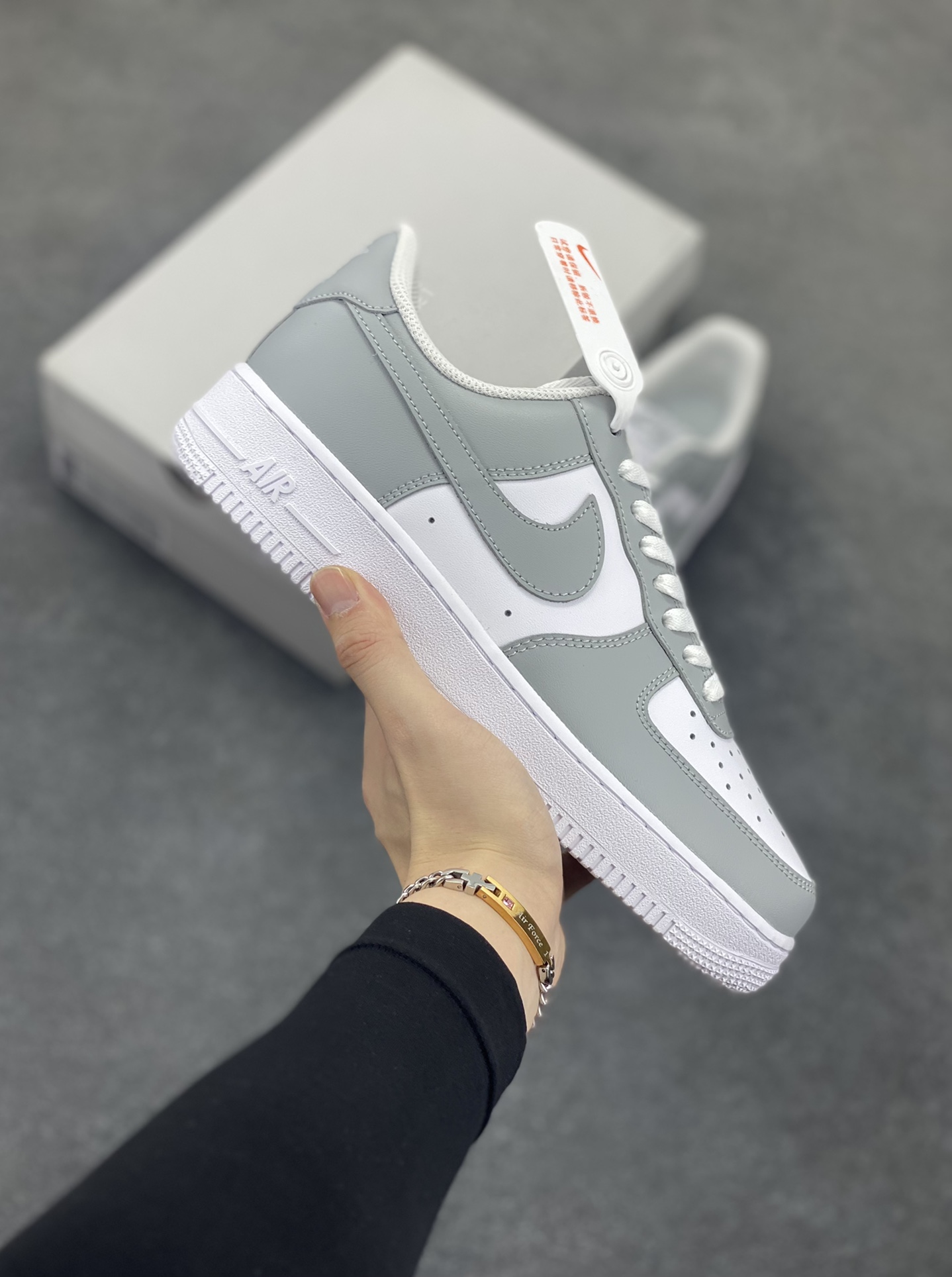 Nike Air Force 1 Low 灰白 空军一号低帮运动休闲板鞋 官方同步 原装级别 原楦头原纸板 打造纯正空军版型#专注外贸渠道 全掌内置蜂窝气垫 #原盒配件 原厂中底钢印、拉帮完美 货号:FD9763-101 尺码:35.5 36 36.5 37.5 38 38.5 39 40 40.5 41 42 42.5 43 44 44.5 45-选品中心