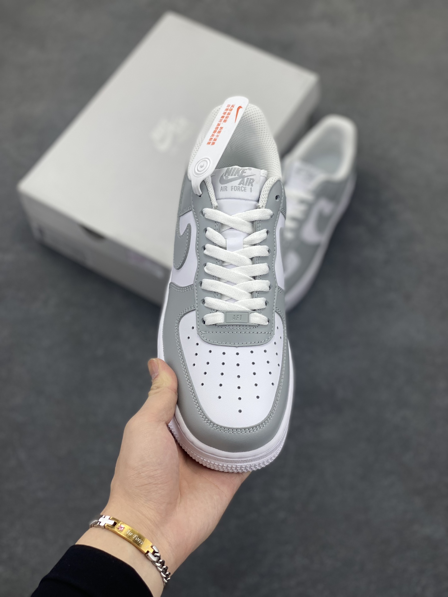 图片[2]-Nike Air Force 1 Low 灰白 空军一号低帮运动休闲板鞋 官方同步 原装级别 原楦头原纸板 打造纯正空军版型#专注外贸渠道 全掌内置蜂窝气垫 #原盒配件 原厂中底钢印、拉帮完美 货号：FD9763-101 尺码：35.5 36 36.5 37.5 38 38.5 39 40 40.5 41 42 42.5 43 44 44.5 45-选品中心