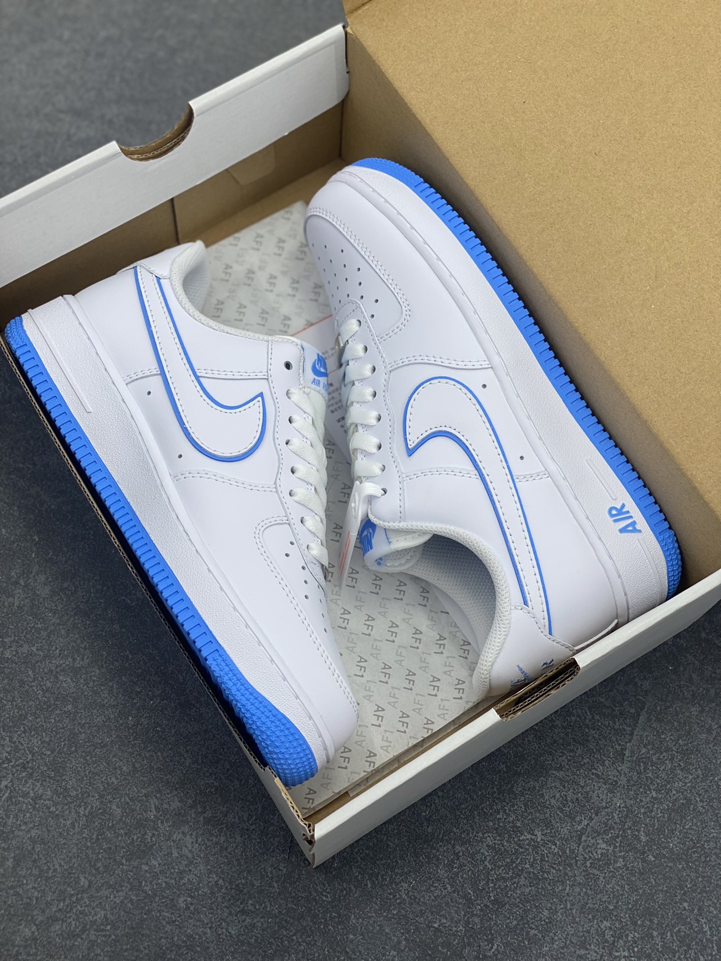 图片[9]-Nike Air Force 1 Low 白蓝边 空军一号低帮运动休闲板鞋 原楦头原纸板 打造纯正空军版型 专注外贸渠道 全掌内置蜂窝气垫 原盒配件 原厂中底钢印、拉帮完美 货号：DV0788-101 尺码：35.5 36 36.5 37.5 38 38.5 39 40 40.5 41 42 42.5 43 44 44.5 45-选品中心