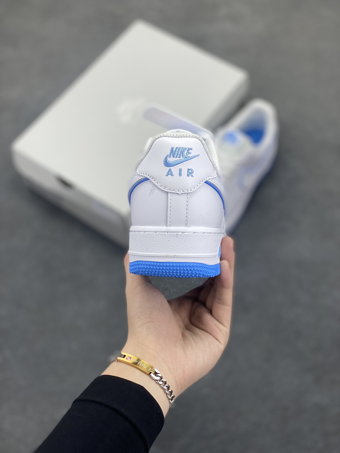 图片[4]-Nike Air Force 1 Low 白蓝边 空军一号低帮运动休闲板鞋 原楦头原纸板 打造纯正空军版型 专注外贸渠道 全掌内置蜂窝气垫 原盒配件 原厂中底钢印、拉帮完美 货号：DV0788-101 尺码：35.5 36 36.5 37.5 38 38.5 39 40 40.5 41 42 42.5 43 44 44.5 45-选品中心