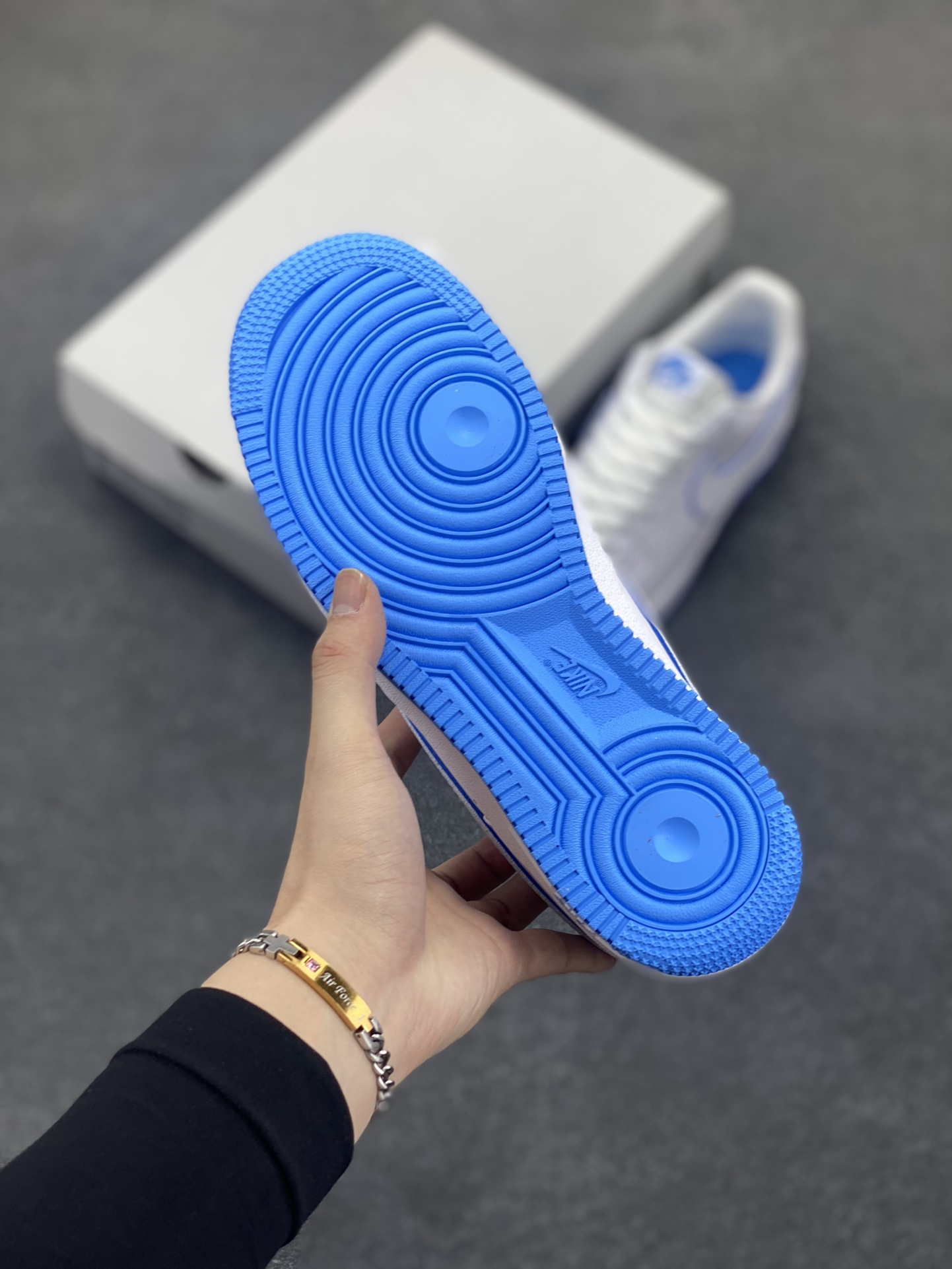 图片[5]-Nike Air Force 1 Low 白蓝边 空军一号低帮运动休闲板鞋 原楦头原纸板 打造纯正空军版型 专注外贸渠道 全掌内置蜂窝气垫 原盒配件 原厂中底钢印、拉帮完美 货号：DV0788-101 尺码：35.5 36 36.5 37.5 38 38.5 39 40 40.5 41 42 42.5 43 44 44.5 45-选品中心