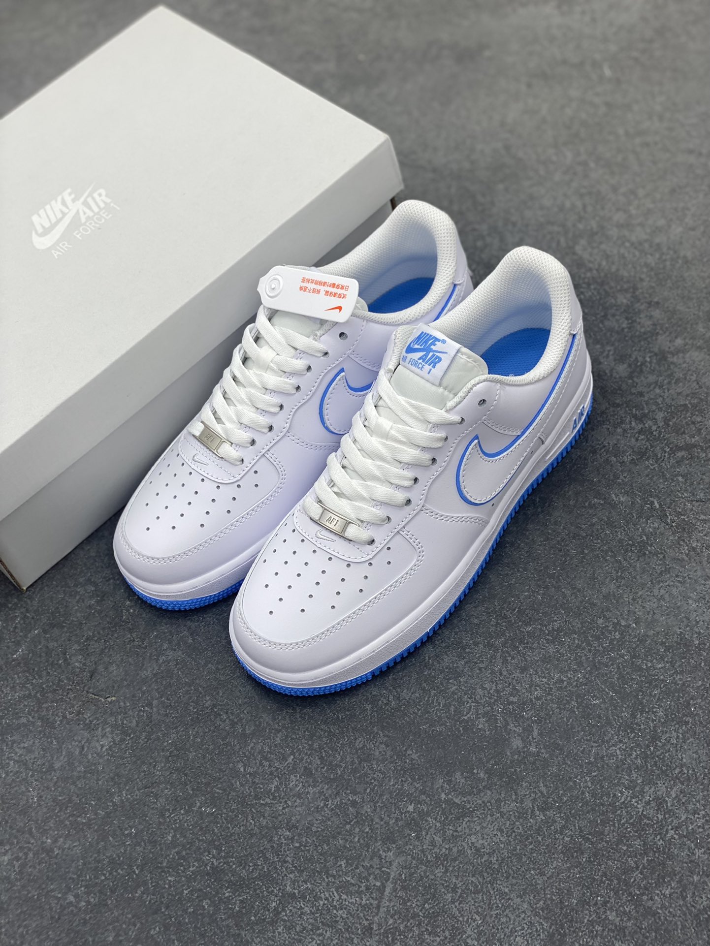 图片[8]-Nike Air Force 1 Low 白蓝边 空军一号低帮运动休闲板鞋 原楦头原纸板 打造纯正空军版型 专注外贸渠道 全掌内置蜂窝气垫 原盒配件 原厂中底钢印、拉帮完美 货号：DV0788-101 尺码：35.5 36 36.5 37.5 38 38.5 39 40 40.5 41 42 42.5 43 44 44.5 45-选品中心