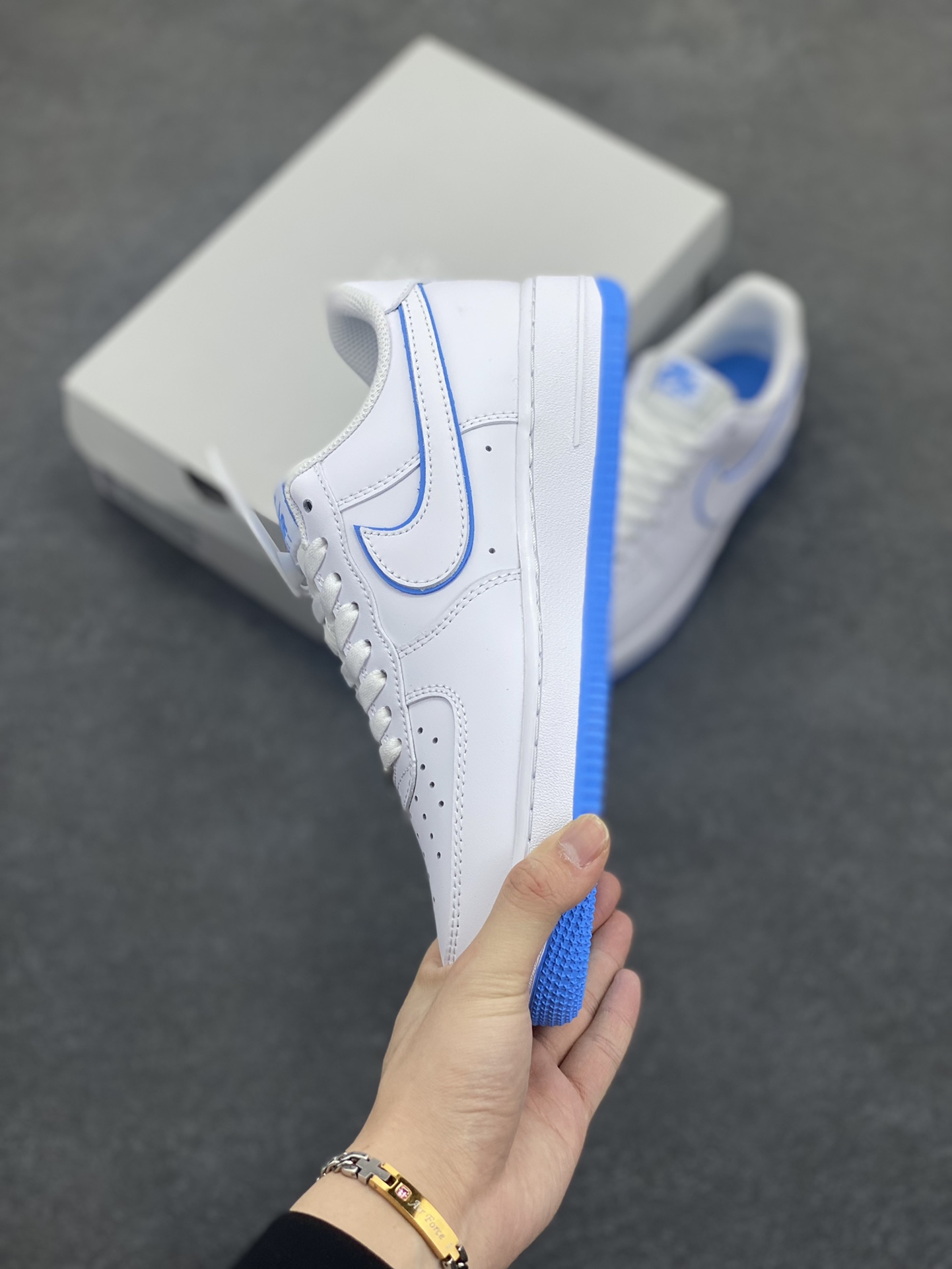 图片[3]-Nike Air Force 1 Low 白蓝边 空军一号低帮运动休闲板鞋 原楦头原纸板 打造纯正空军版型 专注外贸渠道 全掌内置蜂窝气垫 原盒配件 原厂中底钢印、拉帮完美 货号：DV0788-101 尺码：35.5 36 36.5 37.5 38 38.5 39 40 40.5 41 42 42.5 43 44 44.5 45-选品中心