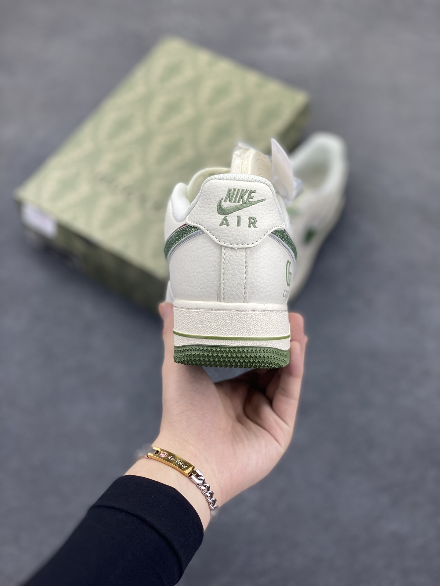 图片[4]-NIke Air Force 1 \’07 Low “古驰联名”空军一号 低帮 运动鞋 休闲鞋 折边针车 工艺难度大 原楦头原纸板 原装鞋盒 定制五金配件 内置全掌气垫 原厂鞋底 货号：QY6818-607 尺码：36 36.5 37.5 38 38.5 39 40 40.5 41 42 42.5 43 44 44.5 45-选品中心
