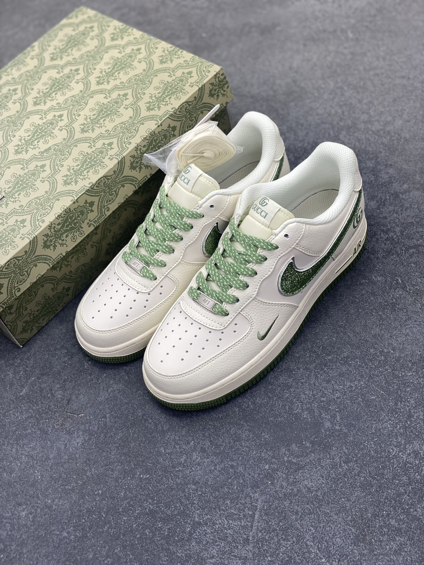 图片[8]-NIke Air Force 1 \’07 Low “古驰联名”空军一号 低帮 运动鞋 休闲鞋 折边针车 工艺难度大 原楦头原纸板 原装鞋盒 定制五金配件 内置全掌气垫 原厂鞋底 货号：QY6818-607 尺码：36 36.5 37.5 38 38.5 39 40 40.5 41 42 42.5 43 44 44.5 45-选品中心