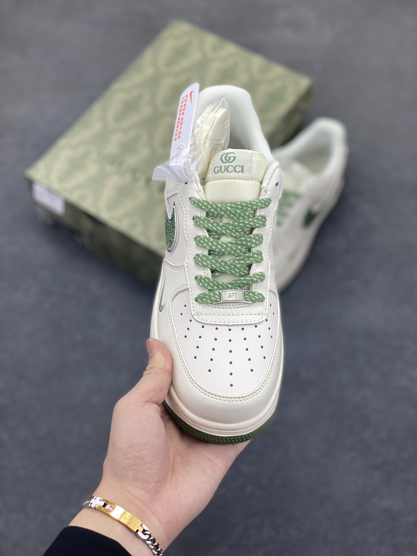 图片[2]-NIke Air Force 1 \’07 Low “古驰联名”空军一号 低帮 运动鞋 休闲鞋 折边针车 工艺难度大 原楦头原纸板 原装鞋盒 定制五金配件 内置全掌气垫 原厂鞋底 货号：QY6818-607 尺码：36 36.5 37.5 38 38.5 39 40 40.5 41 42 42.5 43 44 44.5 45-选品中心