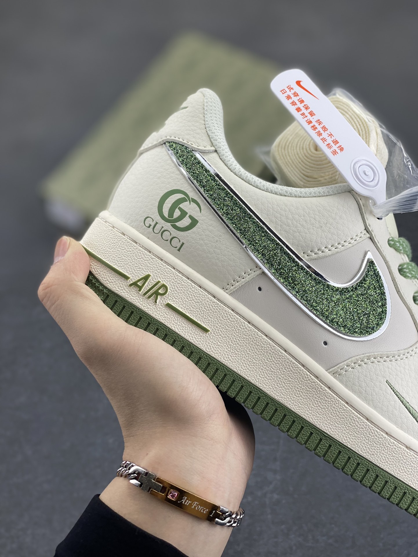 图片[6]-NIke Air Force 1 \’07 Low “古驰联名”空军一号 低帮 运动鞋 休闲鞋 折边针车 工艺难度大 原楦头原纸板 原装鞋盒 定制五金配件 内置全掌气垫 原厂鞋底 货号：QY6818-607 尺码：36 36.5 37.5 38 38.5 39 40 40.5 41 42 42.5 43 44 44.5 45-选品中心