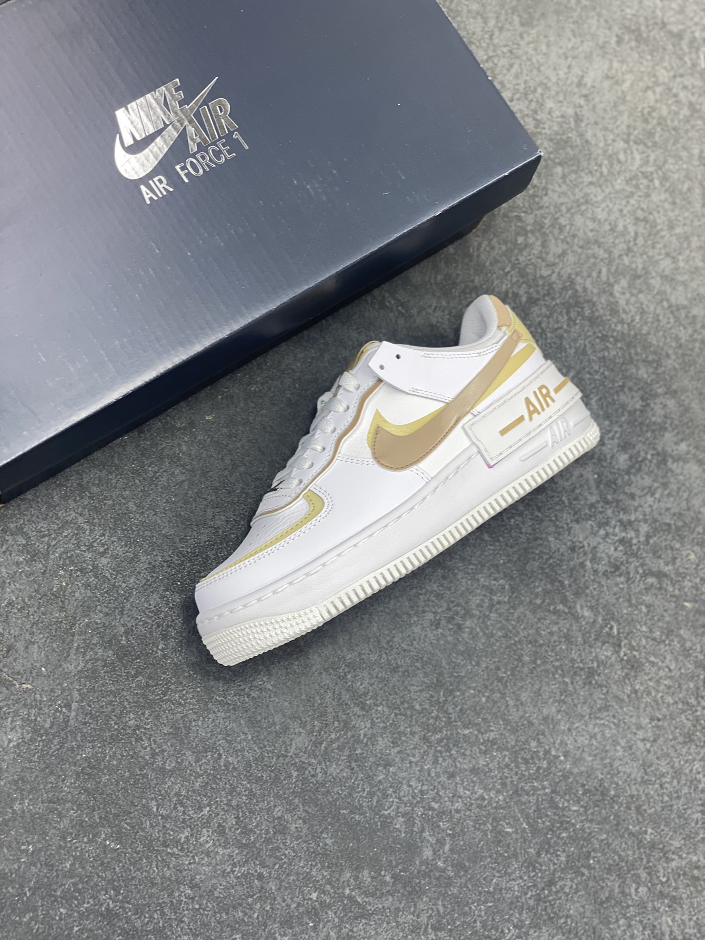 图片[7]-NK Air Force 1 Shadow 轻量增高低帮百搭板鞋\”拼接马卡龙\” 全新少女系解构主义设计双层轻量EVA发泡中底+防滑RB橡胶外圈底鞋底 原楦头原纸板 打造纯正空军版型 专注外贸渠道 全掌内置蜂窝气垫 原盒配件 原厂中底钢印、拉帮完美 货号：DZ1847-111 尺码：35.5 36 36.5 37.5 38 38.5 39 40-选品中心