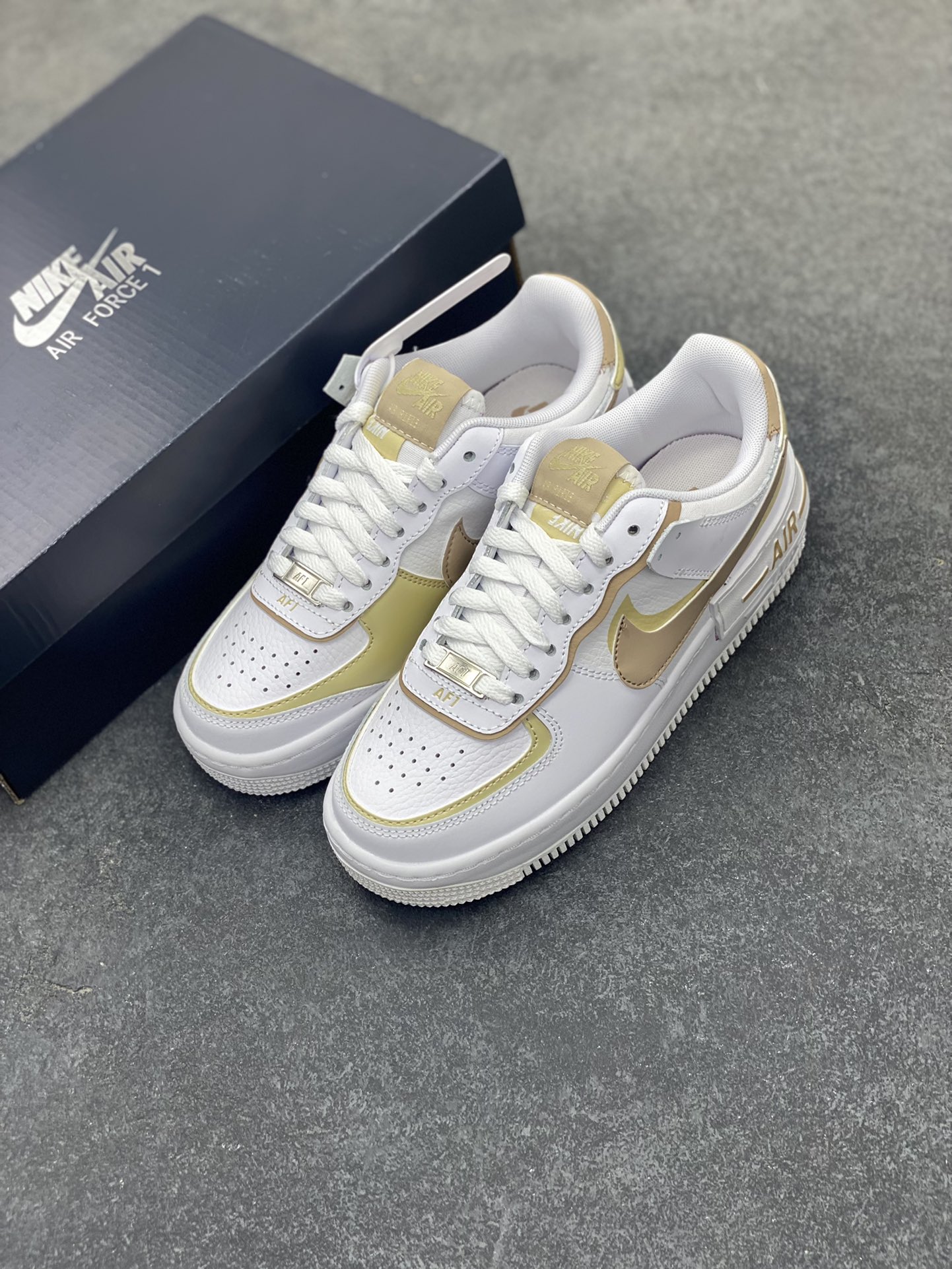 图片[8]-NK Air Force 1 Shadow 轻量增高低帮百搭板鞋\”拼接马卡龙\” 全新少女系解构主义设计双层轻量EVA发泡中底+防滑RB橡胶外圈底鞋底 原楦头原纸板 打造纯正空军版型 专注外贸渠道 全掌内置蜂窝气垫 原盒配件 原厂中底钢印、拉帮完美 货号：DZ1847-111 尺码：35.5 36 36.5 37.5 38 38.5 39 40-选品中心