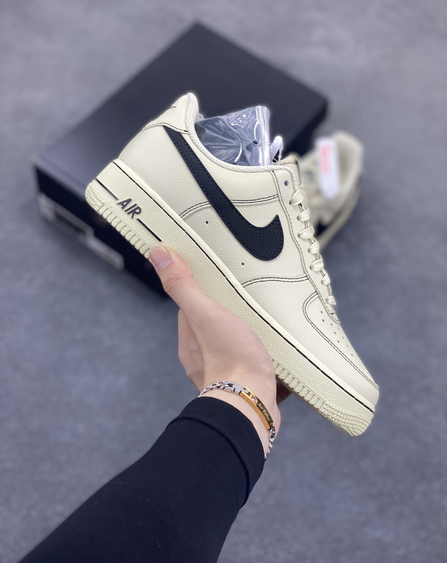 HY版本💯 Nike Air Force 1 Low 白黑 原楦头原纸板 打造纯正空军版型 专注外贸渠道 全掌内置蜂窝气垫 原盒配件 原厂中底钢印、拉帮完美 货号:HQ2037-200 尺码:36 36.5 37.5 38 38.5 39 40 40.5 41 42 42.5 43 44 44.5 45 46-选品中心