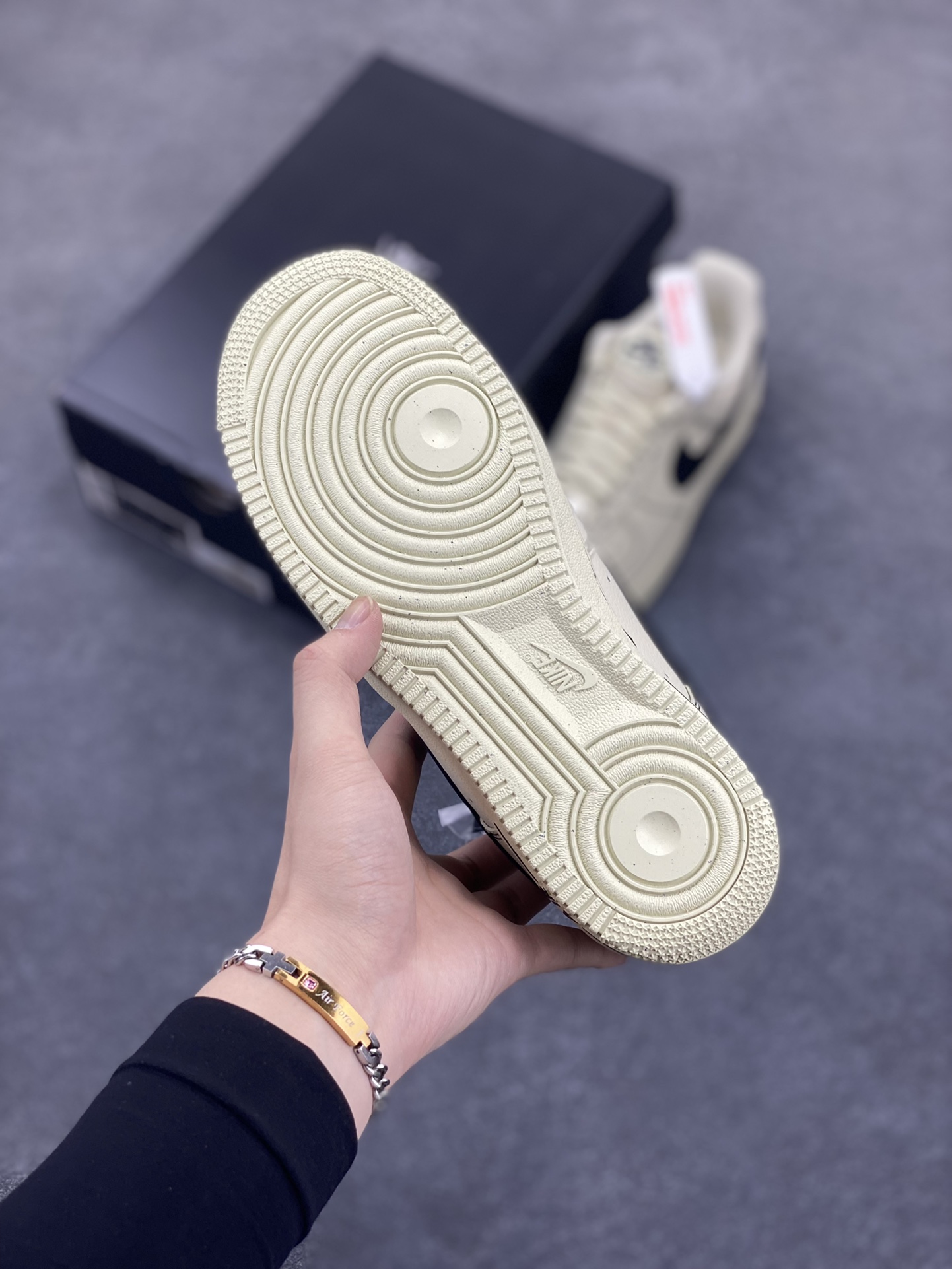 图片[5]-HY版本💯 Nike Air Force 1 Low 白黑 原楦头原纸板 打造纯正空军版型 专注外贸渠道 全掌内置蜂窝气垫 原盒配件 原厂中底钢印、拉帮完美 货号：HQ2037-200 尺码：36 36.5 37.5 38 38.5 39 40 40.5 41 42 42.5 43 44 44.5 45 46-选品中心