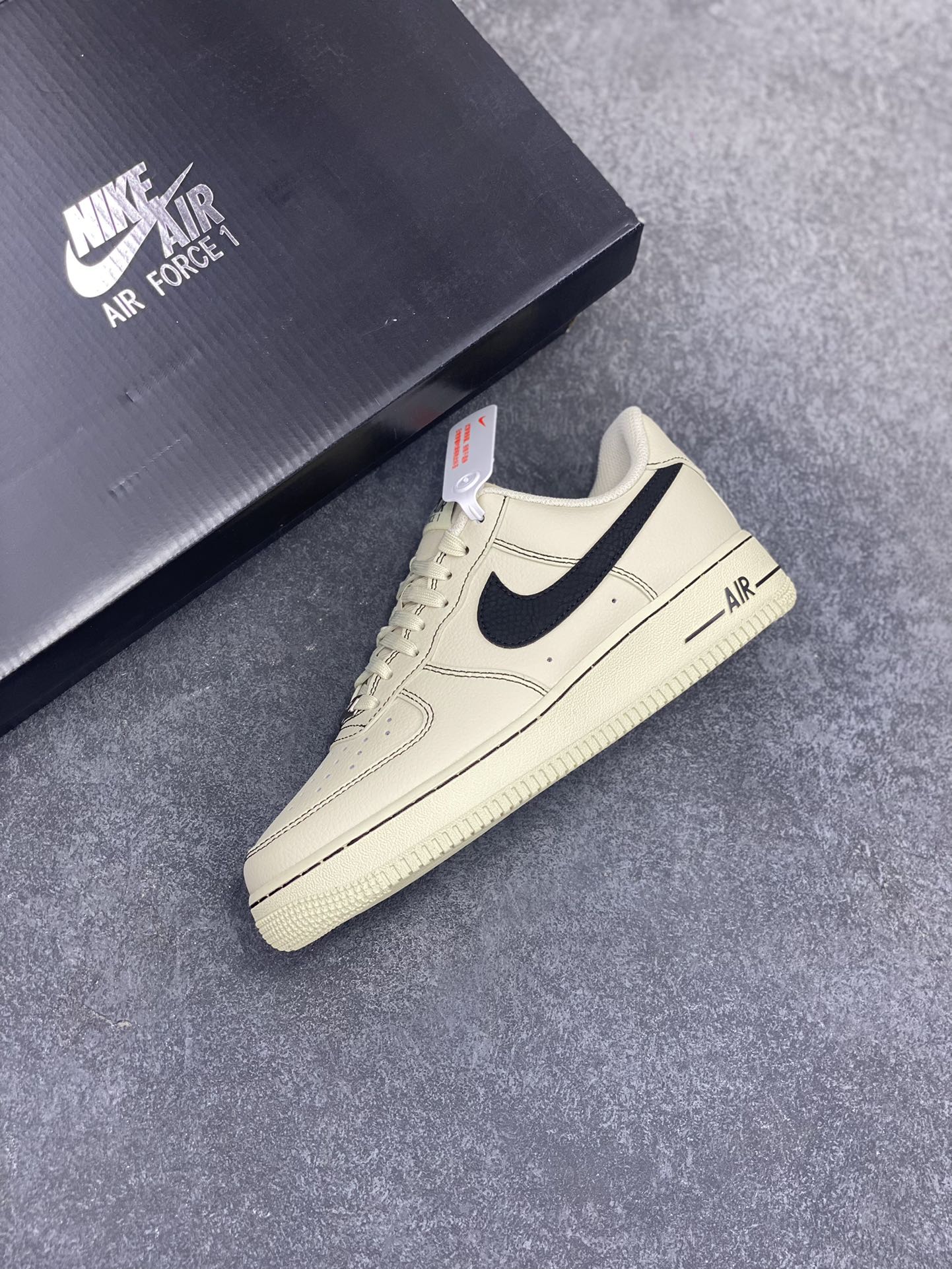 图片[7]-HY版本💯 Nike Air Force 1 Low 白黑 原楦头原纸板 打造纯正空军版型 专注外贸渠道 全掌内置蜂窝气垫 原盒配件 原厂中底钢印、拉帮完美 货号：HQ2037-200 尺码：36 36.5 37.5 38 38.5 39 40 40.5 41 42 42.5 43 44 44.5 45 46-选品中心