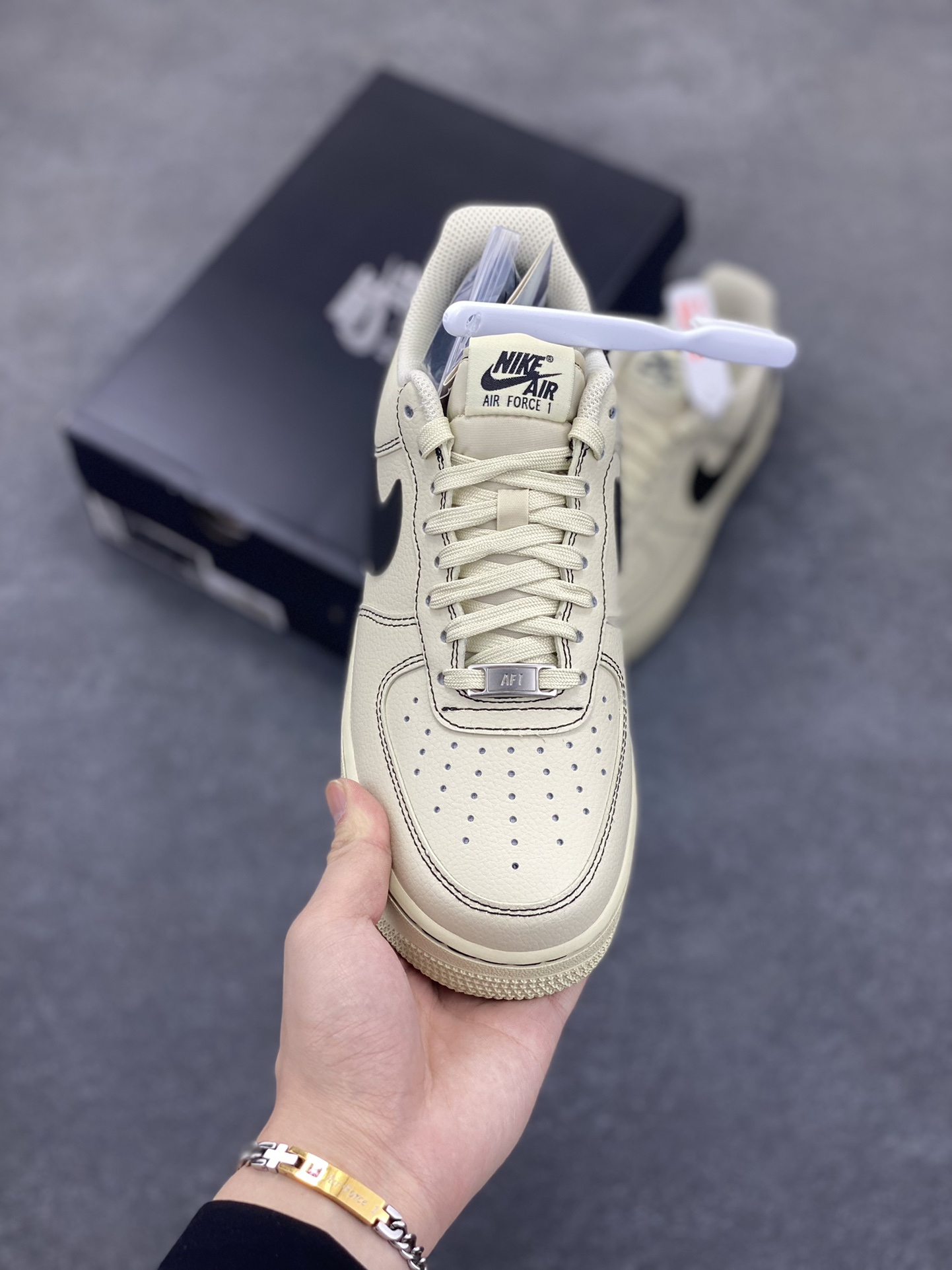 图片[2]-HY版本💯 Nike Air Force 1 Low 白黑 原楦头原纸板 打造纯正空军版型 专注外贸渠道 全掌内置蜂窝气垫 原盒配件 原厂中底钢印、拉帮完美 货号：HQ2037-200 尺码：36 36.5 37.5 38 38.5 39 40 40.5 41 42 42.5 43 44 44.5 45 46-选品中心