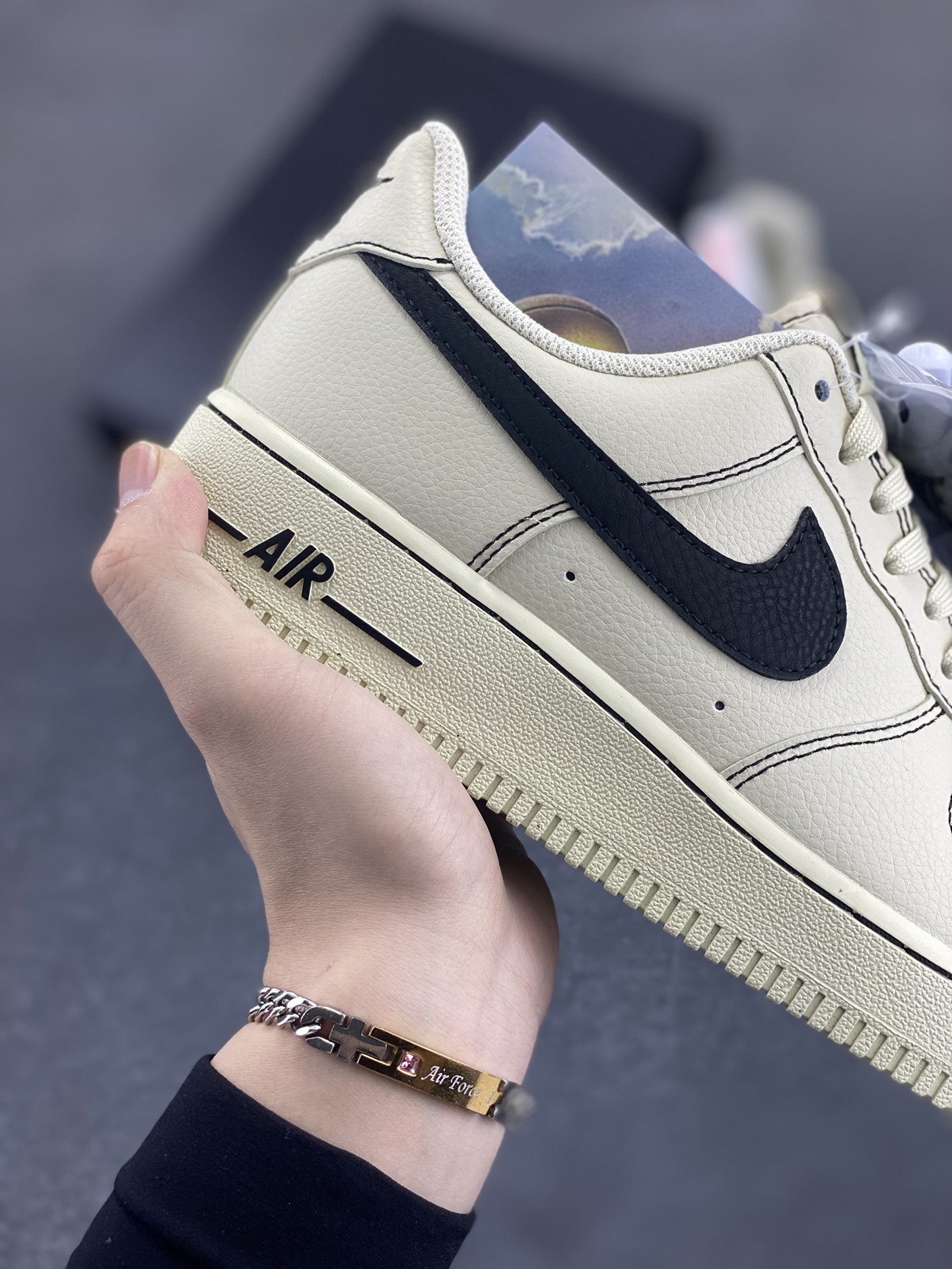 图片[6]-HY版本💯 Nike Air Force 1 Low 白黑 原楦头原纸板 打造纯正空军版型 专注外贸渠道 全掌内置蜂窝气垫 原盒配件 原厂中底钢印、拉帮完美 货号：HQ2037-200 尺码：36 36.5 37.5 38 38.5 39 40 40.5 41 42 42.5 43 44 44.5 45 46-选品中心