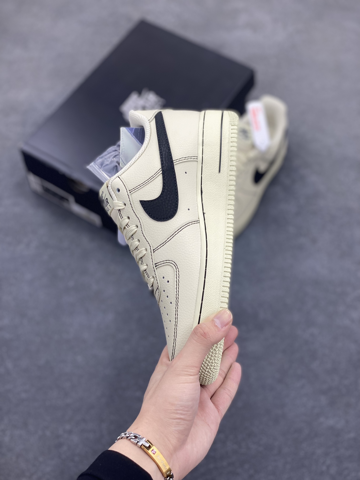 图片[3]-HY版本💯 Nike Air Force 1 Low 白黑 原楦头原纸板 打造纯正空军版型 专注外贸渠道 全掌内置蜂窝气垫 原盒配件 原厂中底钢印、拉帮完美 货号：HQ2037-200 尺码：36 36.5 37.5 38 38.5 39 40 40.5 41 42 42.5 43 44 44.5 45 46-选品中心