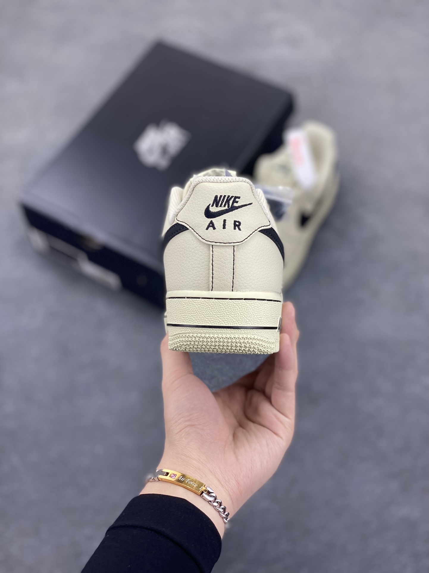 图片[4]-HY版本💯 Nike Air Force 1 Low 白黑 原楦头原纸板 打造纯正空军版型 专注外贸渠道 全掌内置蜂窝气垫 原盒配件 原厂中底钢印、拉帮完美 货号：HQ2037-200 尺码：36 36.5 37.5 38 38.5 39 40 40.5 41 42 42.5 43 44 44.5 45 46-选品中心