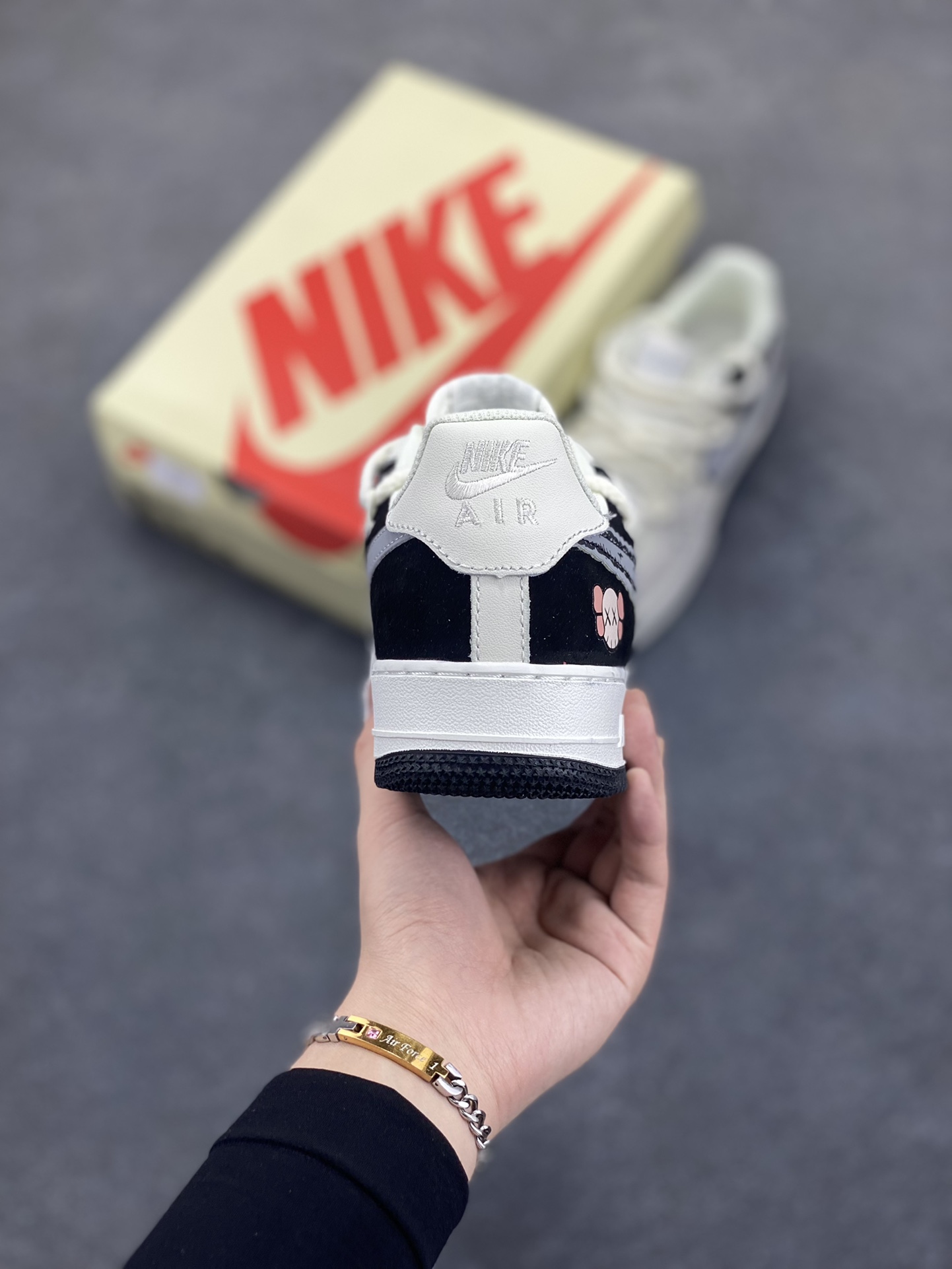 图片[4]-Nike Air Force 1 Low 07 x 暴力熊 原楦头原纸板 打造纯正低帮空军版型 专注外贸渠道 全掌内置蜂窝气垫 原盒配件 原厂中底钢印、拉帮完美 货号：SL-888833 尺码：36 36.5 37.5 38 38.5 39 40 40.5 41 42 42.5 43 44 44.5 45-选品中心
