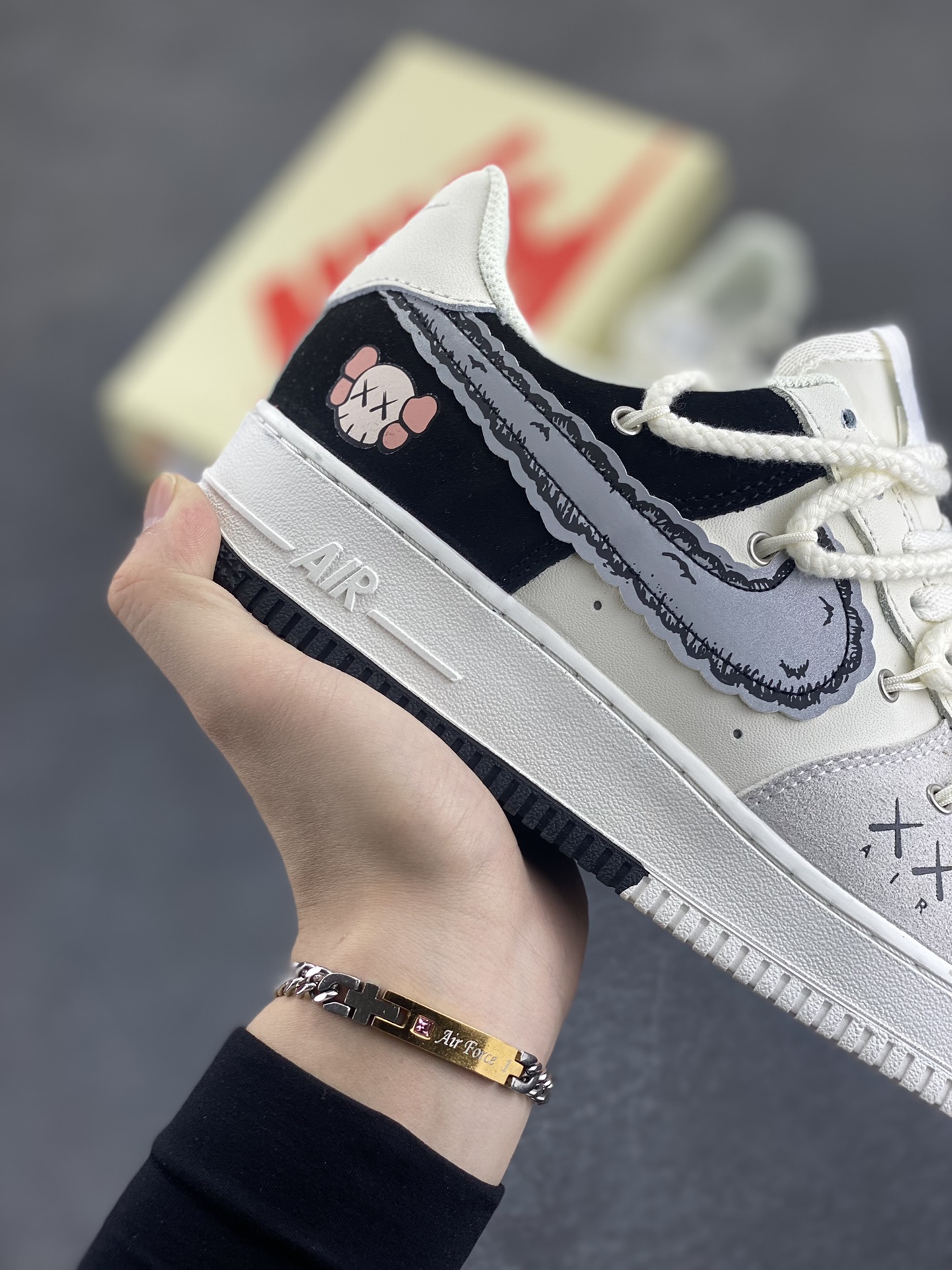 图片[6]-Nike Air Force 1 Low 07 x 暴力熊 原楦头原纸板 打造纯正低帮空军版型 专注外贸渠道 全掌内置蜂窝气垫 原盒配件 原厂中底钢印、拉帮完美 货号：SL-888833 尺码：36 36.5 37.5 38 38.5 39 40 40.5 41 42 42.5 43 44 44.5 45-选品中心
