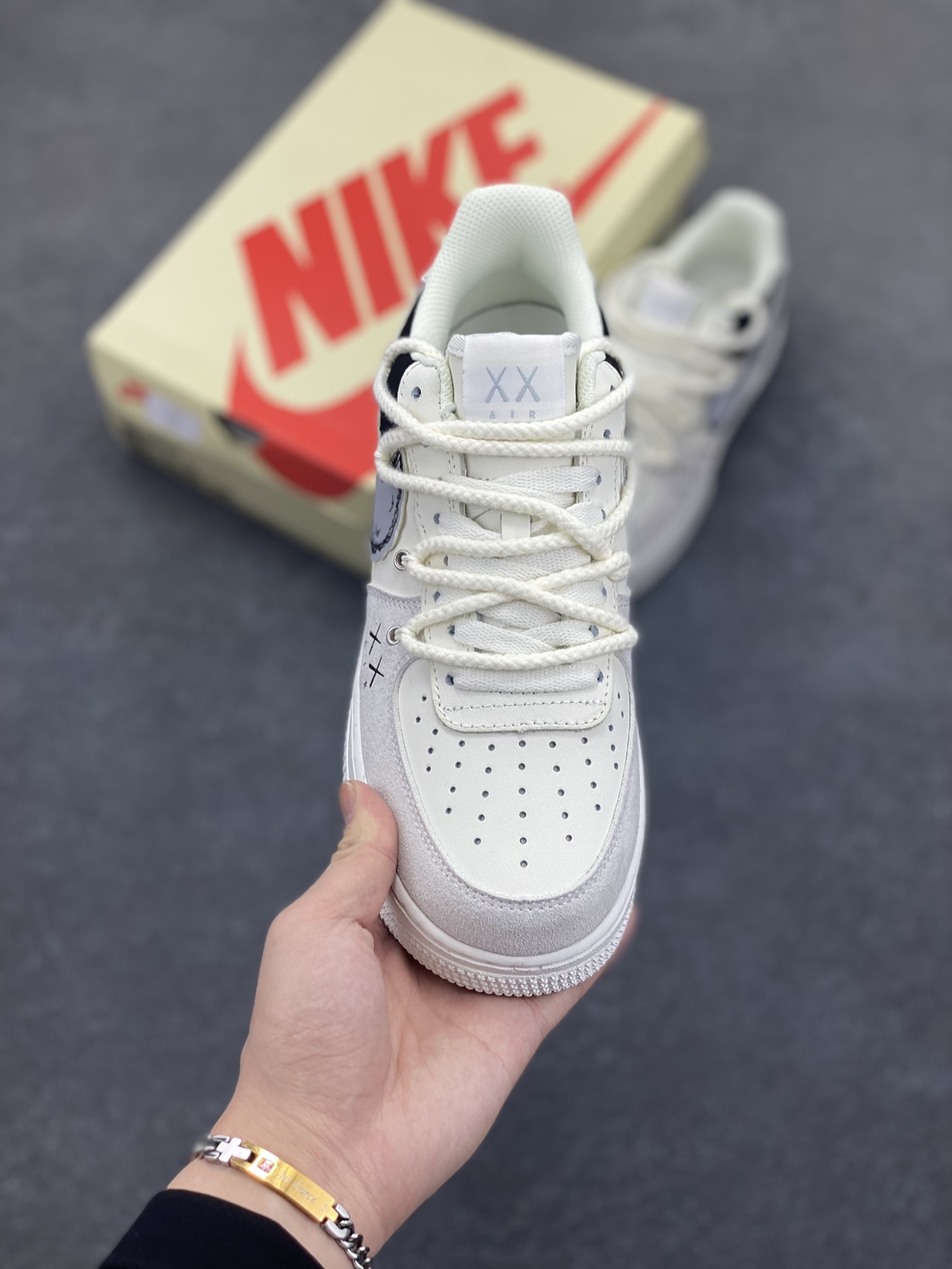 图片[2]-Nike Air Force 1 Low 07 x 暴力熊 原楦头原纸板 打造纯正低帮空军版型 专注外贸渠道 全掌内置蜂窝气垫 原盒配件 原厂中底钢印、拉帮完美 货号：SL-888833 尺码：36 36.5 37.5 38 38.5 39 40 40.5 41 42 42.5 43 44 44.5 45-选品中心