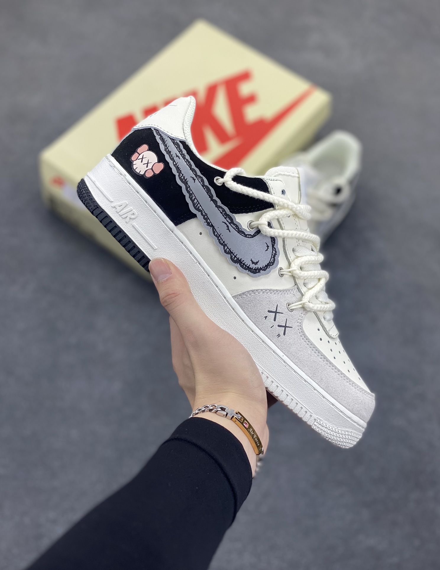 Nike Air Force 1 Low 07 x 暴力熊 原楦头原纸板 打造纯正低帮空军版型 专注外贸渠道 全掌内置蜂窝气垫 原盒配件 原厂中底钢印、拉帮完美 货号:SL-888833 尺码:36 36.5 37.5 38 38.5 39 40 40.5 41 42 42.5 43 44 44.5 45-选品中心