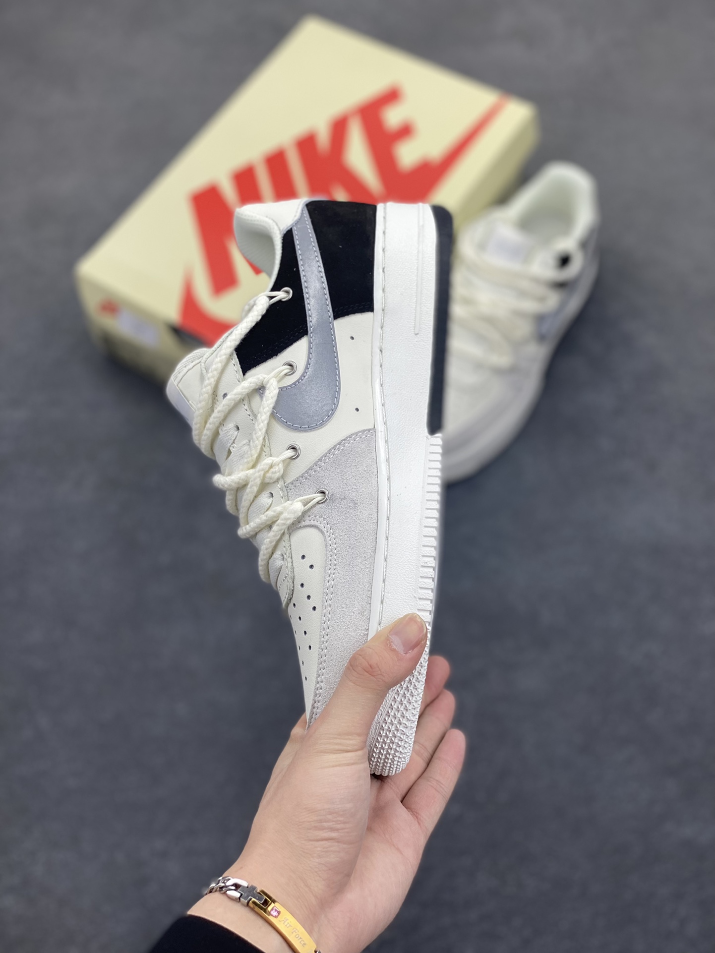 图片[3]-Nike Air Force 1 Low 07 x 暴力熊 原楦头原纸板 打造纯正低帮空军版型 专注外贸渠道 全掌内置蜂窝气垫 原盒配件 原厂中底钢印、拉帮完美 货号：SL-888833 尺码：36 36.5 37.5 38 38.5 39 40 40.5 41 42 42.5 43 44 44.5 45-选品中心
