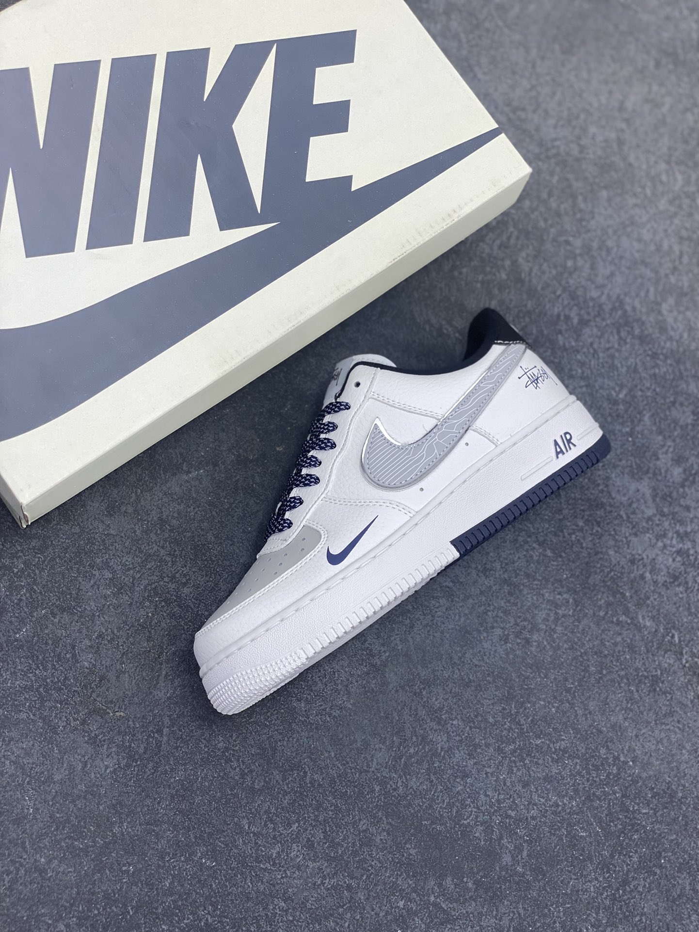 图片[7]-NIke Air Force 1 \’07 Low “斯图西联名”空军一号 低帮 运动鞋 休闲鞋 折边针车 工艺难度大 原楦头原纸板 原装鞋盒 定制五金配件 内置全掌气垫 原厂鞋底 货号：DQ6628-156 尺码：36 36.5 37.5 38 38.5 39 40 40.5 41 42 42.5 43 44 44.5 45-选品中心