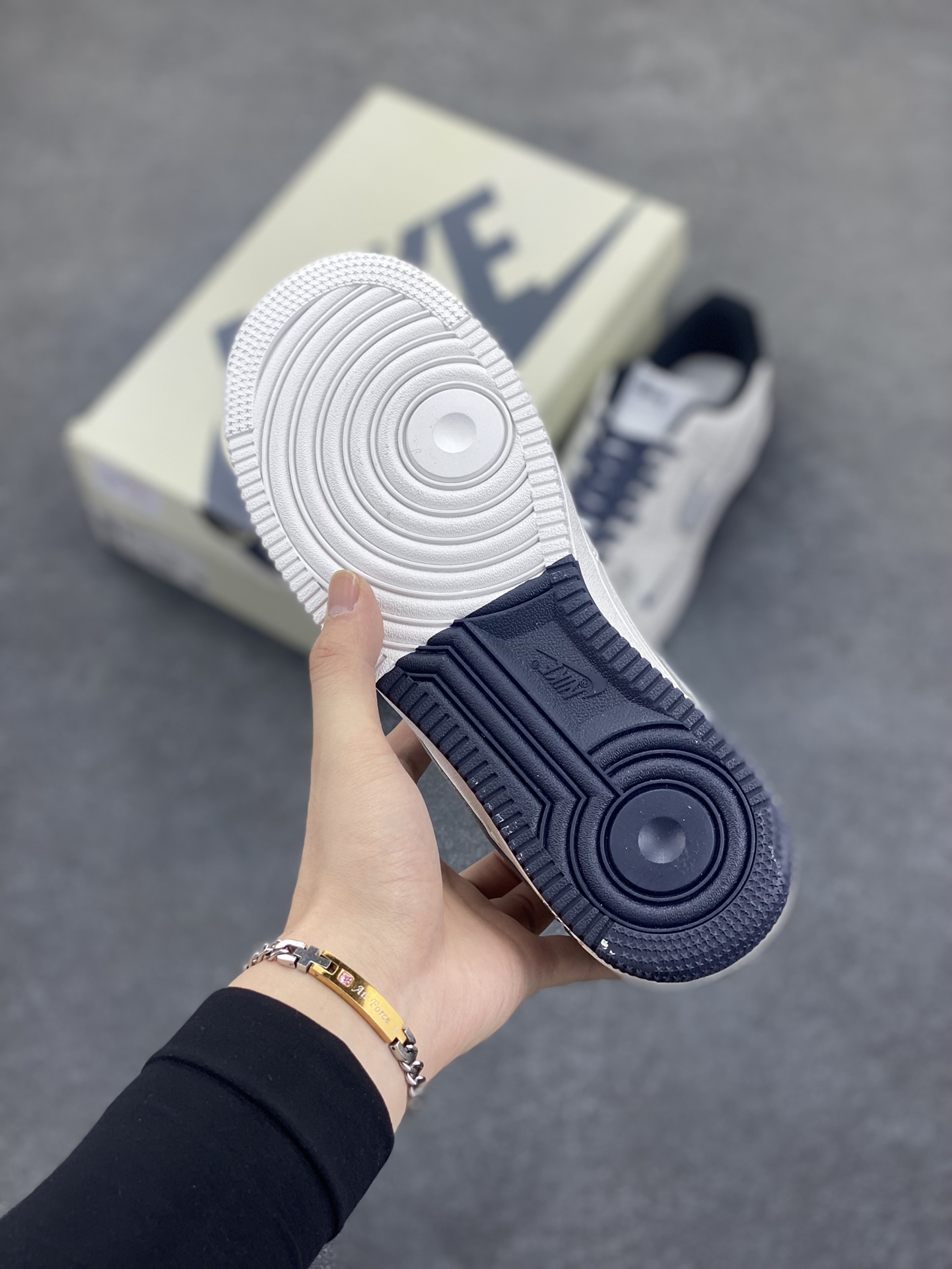 图片[5]-NIke Air Force 1 \’07 Low “斯图西联名”空军一号 低帮 运动鞋 休闲鞋 折边针车 工艺难度大 原楦头原纸板 原装鞋盒 定制五金配件 内置全掌气垫 原厂鞋底 货号：DQ6628-156 尺码：36 36.5 37.5 38 38.5 39 40 40.5 41 42 42.5 43 44 44.5 45-选品中心