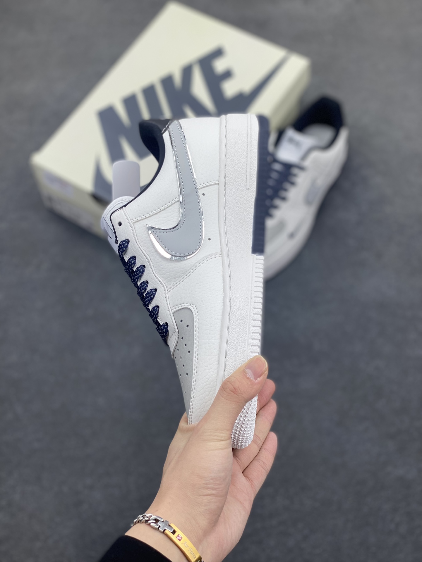 图片[3]-NIke Air Force 1 \’07 Low “斯图西联名”空军一号 低帮 运动鞋 休闲鞋 折边针车 工艺难度大 原楦头原纸板 原装鞋盒 定制五金配件 内置全掌气垫 原厂鞋底 货号：DQ6628-156 尺码：36 36.5 37.5 38 38.5 39 40 40.5 41 42 42.5 43 44 44.5 45-选品中心