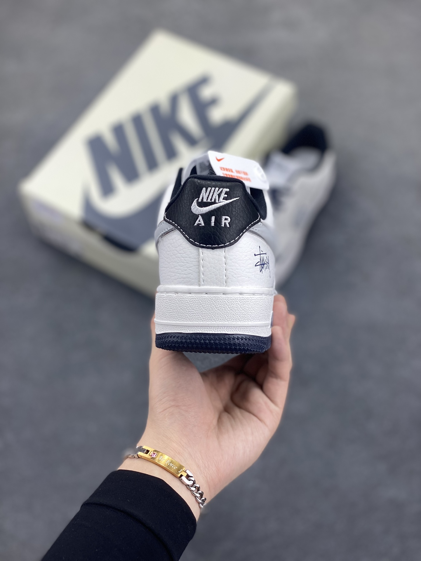 图片[4]-NIke Air Force 1 \’07 Low “斯图西联名”空军一号 低帮 运动鞋 休闲鞋 折边针车 工艺难度大 原楦头原纸板 原装鞋盒 定制五金配件 内置全掌气垫 原厂鞋底 货号：DQ6628-156 尺码：36 36.5 37.5 38 38.5 39 40 40.5 41 42 42.5 43 44 44.5 45-选品中心