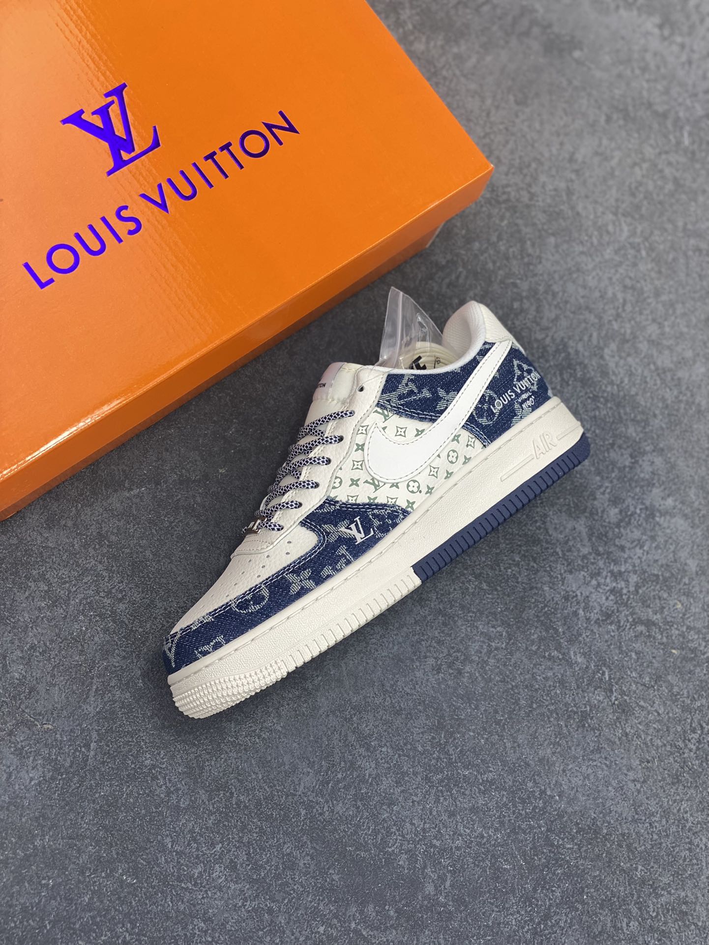 图片[7]-NIke Air Force 1 \’07 Low “LV联名——双拼蓝牛仔”空军一号 低帮 运动鞋 休闲鞋 折边针车 工艺难度大 原楦头原纸板 原装鞋盒 定制五金配件 内置全掌气垫 原厂鞋底 货号：YX5066-318 尺码：36 36.5 37.5 38 38.5 39 40 40.5 41 42 42.5 43 44 44.5 45-选品中心