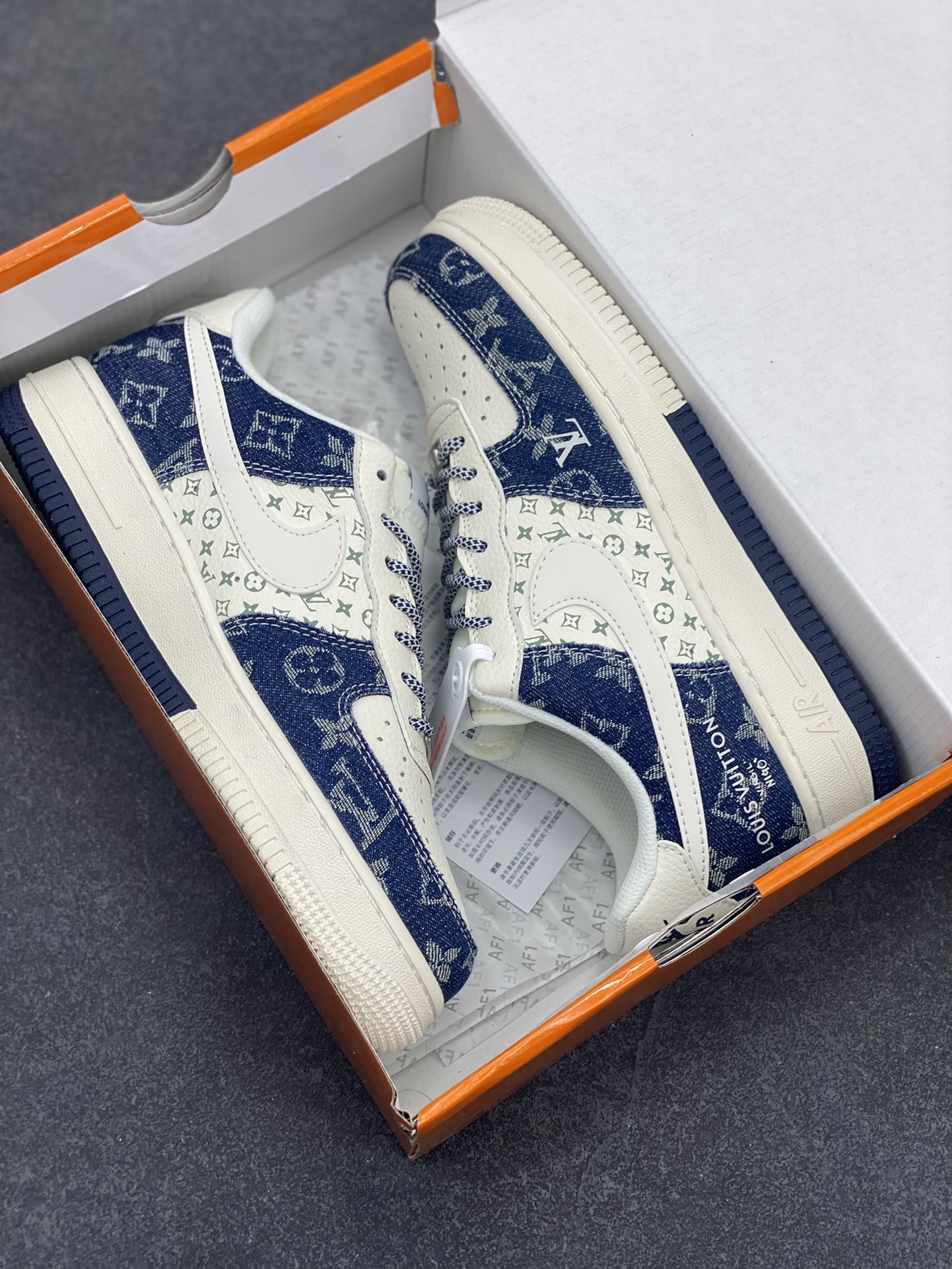图片[9]-NIke Air Force 1 \’07 Low “LV联名——双拼蓝牛仔”空军一号 低帮 运动鞋 休闲鞋 折边针车 工艺难度大 原楦头原纸板 原装鞋盒 定制五金配件 内置全掌气垫 原厂鞋底 货号：YX5066-318 尺码：36 36.5 37.5 38 38.5 39 40 40.5 41 42 42.5 43 44 44.5 45-选品中心