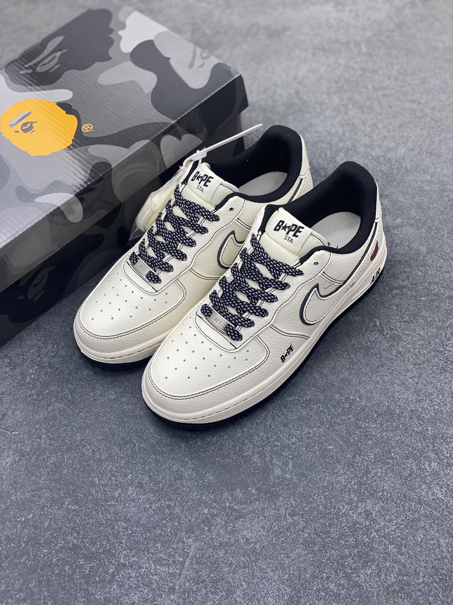图片[8]-NIke Air Force 1 \’07 Low “Bape联名——黑线满天星”空军一号 低帮 运动鞋 休闲鞋 折边针车 工艺难度大 原楦头原纸板 原装鞋盒 定制五金配件 内置全掌气垫 原厂鞋底 货号：HH7518-067 尺码：36 36.5 37.5 38 38.5 39 40 40.5 41 42 42.5 43 44 44.5 45-选品中心