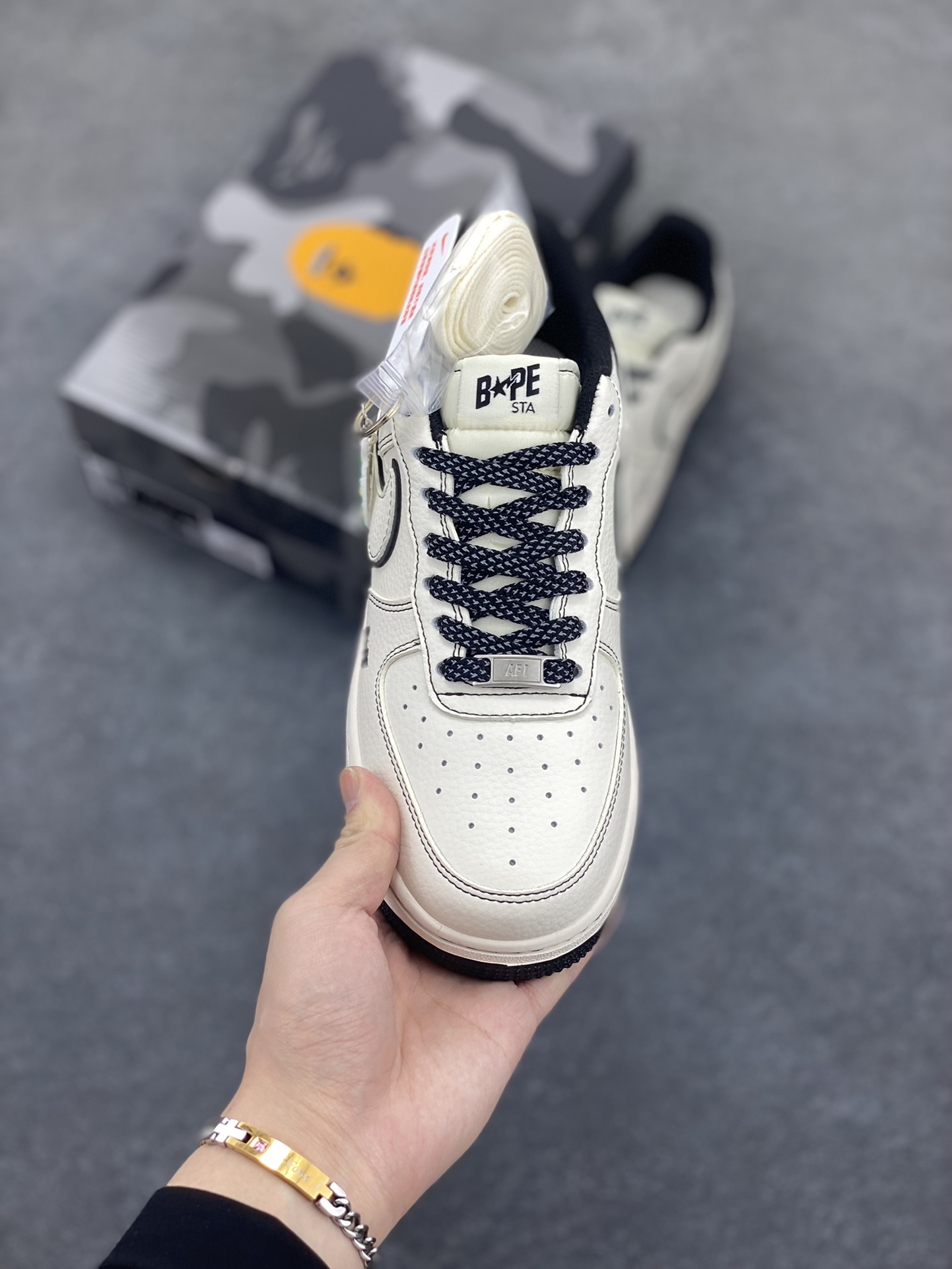 图片[2]-NIke Air Force 1 \’07 Low “Bape联名——黑线满天星”空军一号 低帮 运动鞋 休闲鞋 折边针车 工艺难度大 原楦头原纸板 原装鞋盒 定制五金配件 内置全掌气垫 原厂鞋底 货号：HH7518-067 尺码：36 36.5 37.5 38 38.5 39 40 40.5 41 42 42.5 43 44 44.5 45-选品中心