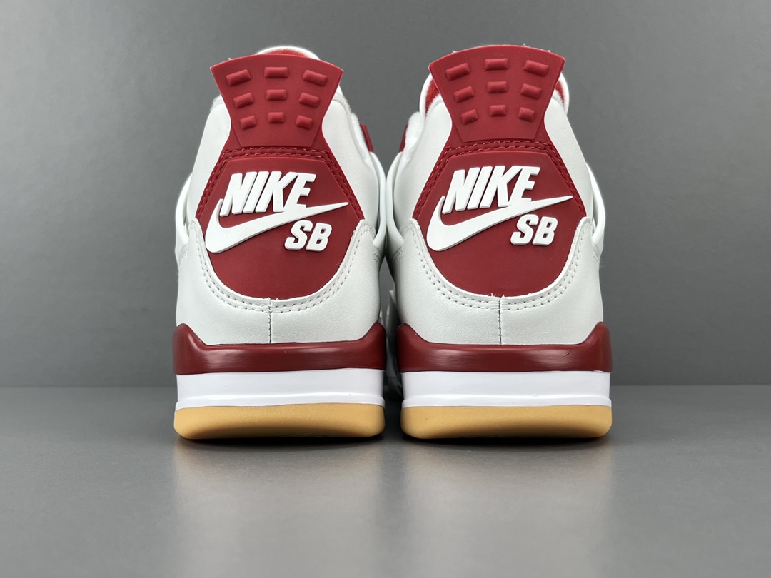 
【OG版 AJ4】Nike SB x Jordan Air Jordan 4 “Varsity Red