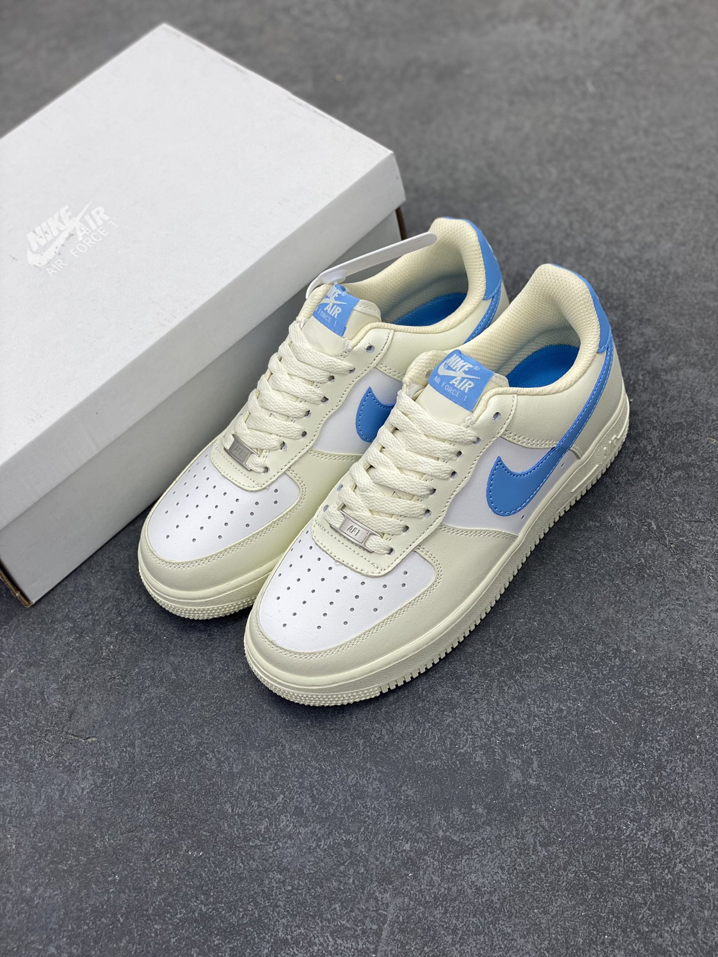 图片[8]-Nike Air Force 1 Low 空军一号低帮百搭休闲运动板鞋。柔软、弹性十足的缓震性能和出色的中底设计，横跨复古与现代的外型结合，造就出风靡全球三十多年的Force 1，直到今天还深受青睐。 货号：DC9486-110 尺码：36 36.5 37.5 38 38.5 39 40 40.5 41 42 42.5 43 44 44.5 45-选品中心
