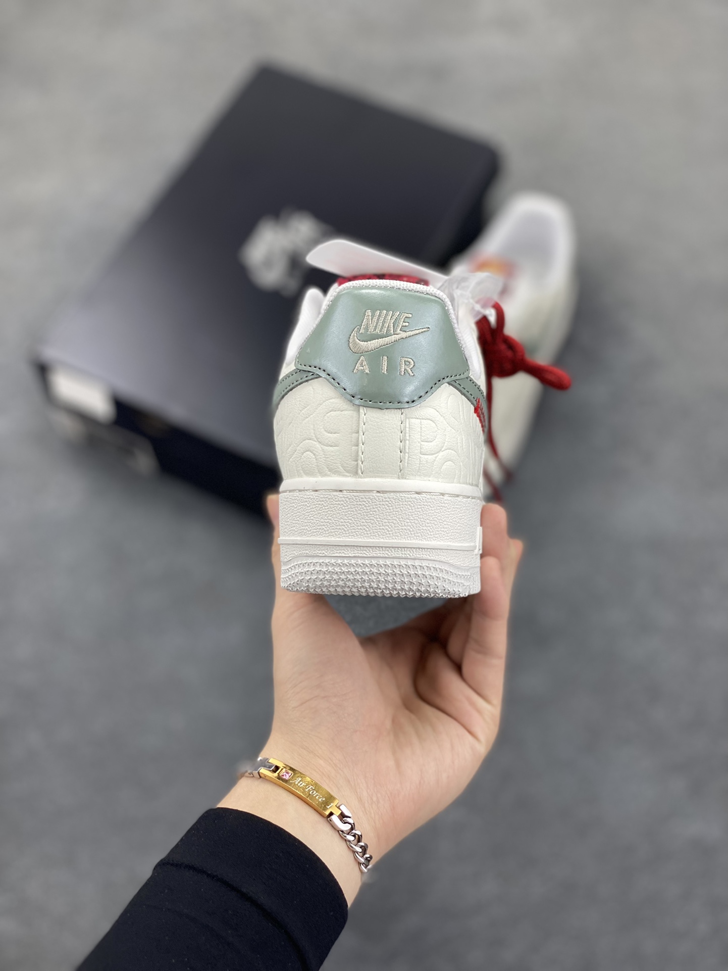 图片[4]-独家全新开模 纯原版本💯 Nike Air Force 1 \’07 Low 空军一号低帮运动板鞋 灰白 原装级别 原楦头原纸板 打造纯正空军版型#专注外贸渠道 全掌内置蜂窝气垫 #原盒配件 原厂中底钢印、拉帮完美 货号：FD9763-101 尺码：36 36.5 37.5 38 38.5 39 40 40.5 41 42 42.5 43 44 44.5 45-选品中心