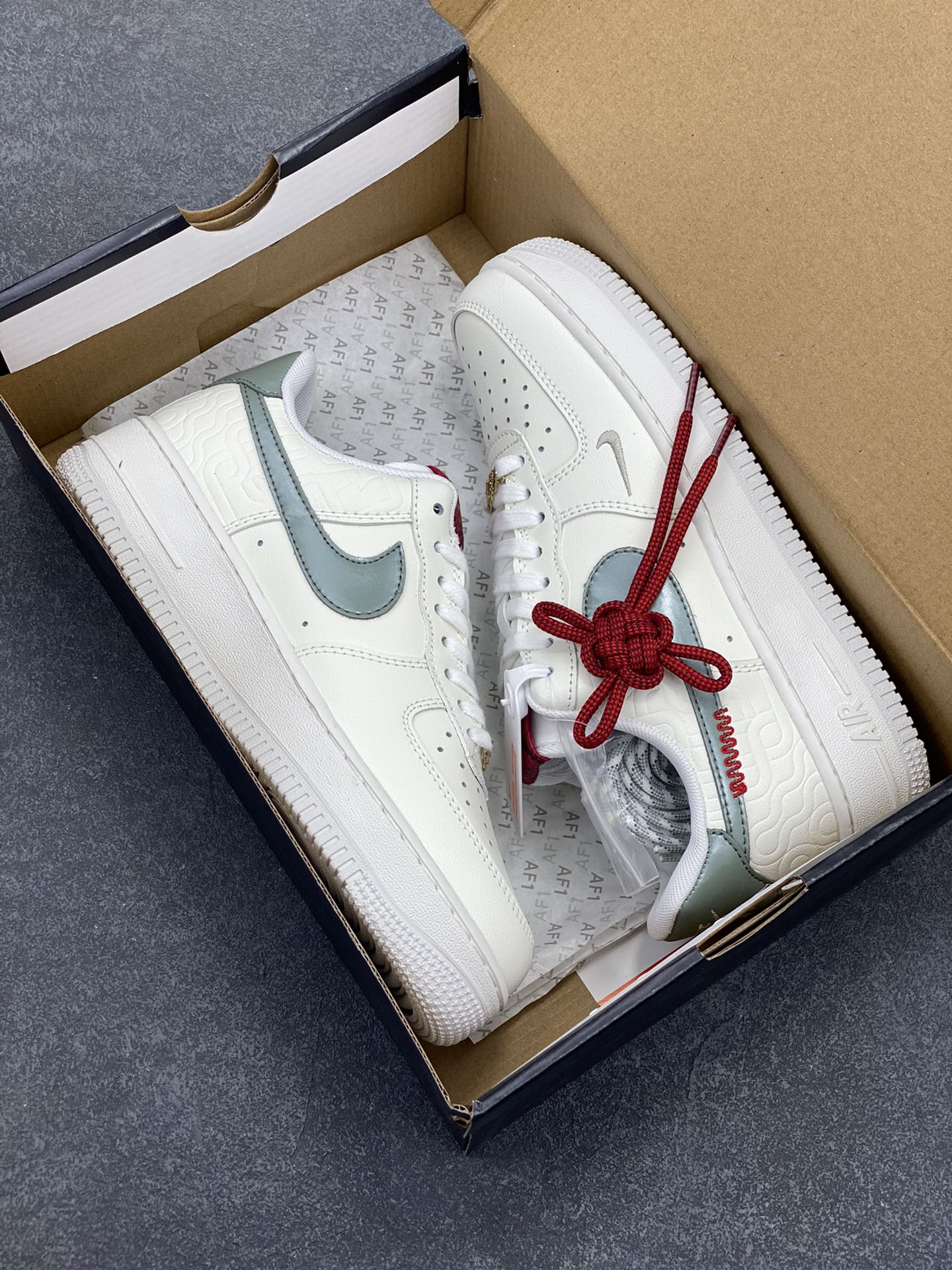 图片[9]-独家全新开模 纯原版本💯 Nike Air Force 1 \’07 Low 空军一号低帮运动板鞋 灰白 原装级别 原楦头原纸板 打造纯正空军版型#专注外贸渠道 全掌内置蜂窝气垫 #原盒配件 原厂中底钢印、拉帮完美 货号：FD9763-101 尺码：36 36.5 37.5 38 38.5 39 40 40.5 41 42 42.5 43 44 44.5 45-选品中心