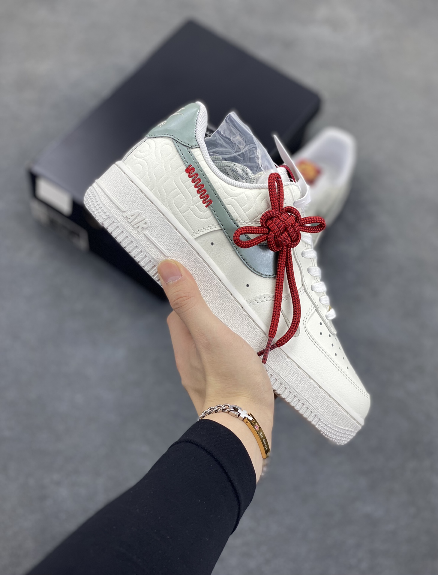 独家全新开模 纯原版本💯 Nike Air Force 1 \’07 Low 空军一号低帮运动板鞋 灰白 原装级别 原楦头原纸板 打造纯正空军版型#专注外贸渠道 全掌内置蜂窝气垫 #原盒配件 原厂中底钢印、拉帮完美 货号:FD9763-101 尺码:36 36.5 37.5 38 38.5 39 40 40.5 41 42 42.5 43 44 44.5 45-选品中心