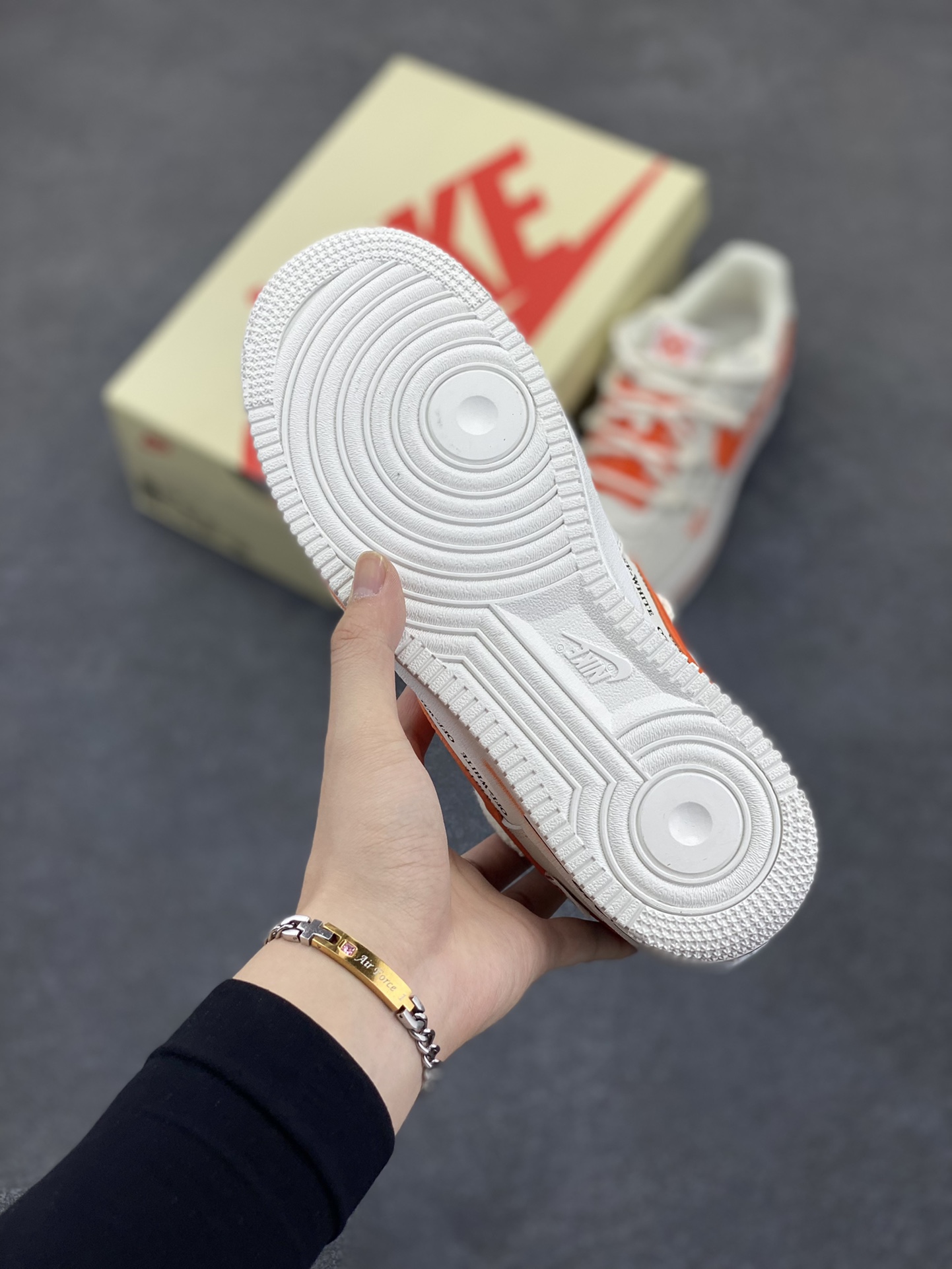 图片[5]-Nike Air Force 1 Low 07 x OFF-WHITE 原楦头原纸板 打造纯正低帮空军版型 专注外贸渠道 全掌内置蜂窝气垫 原盒配件 原厂中底钢印、拉帮完美 货号：TX-589622 尺码：36 36.5 37.5 38 38.5 39 40 40.5 41 42 42.5 43 44 44.5 45-选品中心
