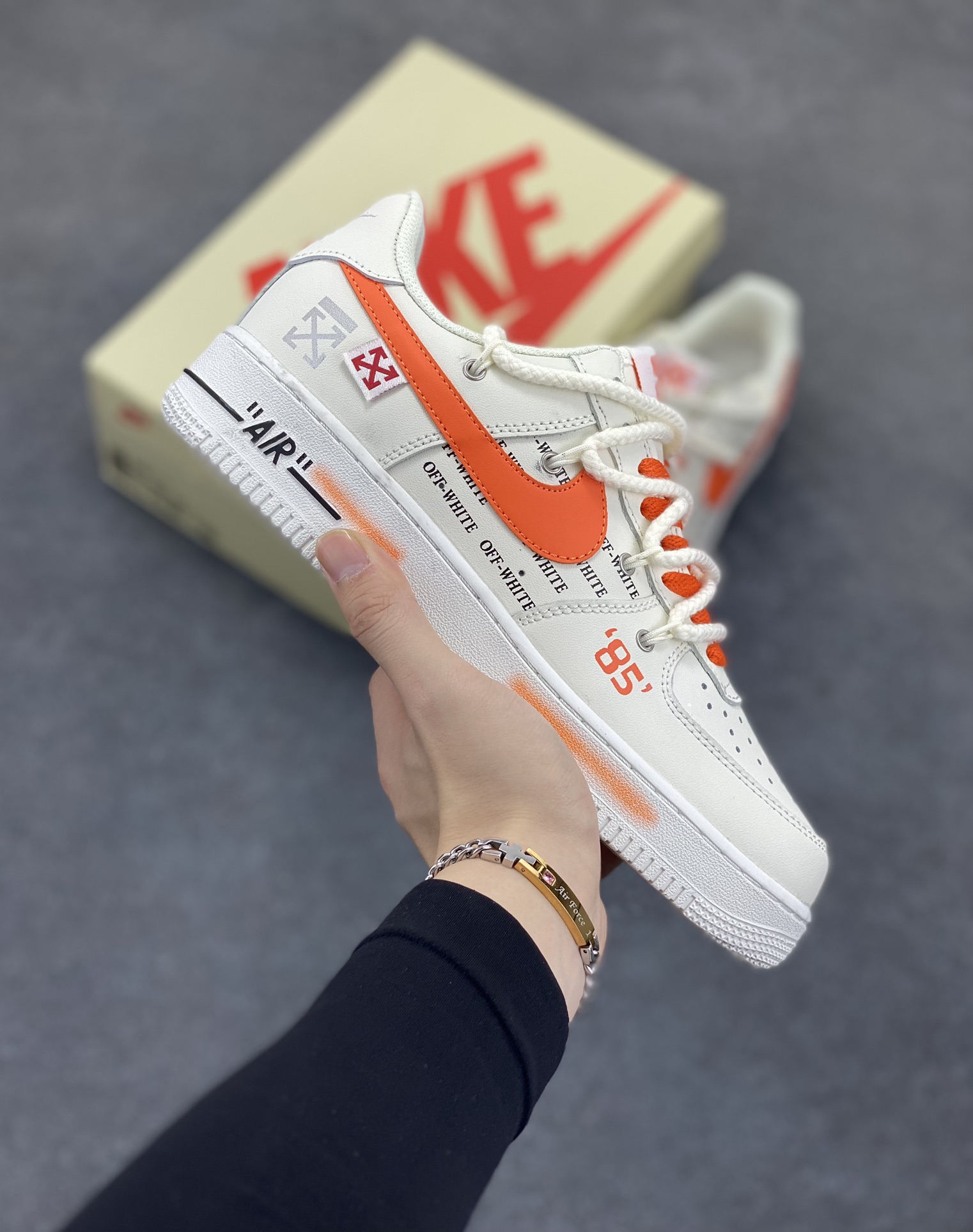 Nike Air Force 1 Low 07 x OFF-WHITE 原楦头原纸板 打造纯正低帮空军版型 专注外贸渠道 全掌内置蜂窝气垫 原盒配件 原厂中底钢印、拉帮完美 货号:TX-589622 尺码:36 36.5 37.5 38 38.5 39 40 40.5 41 42 42.5 43 44 44.5 45-选品中心