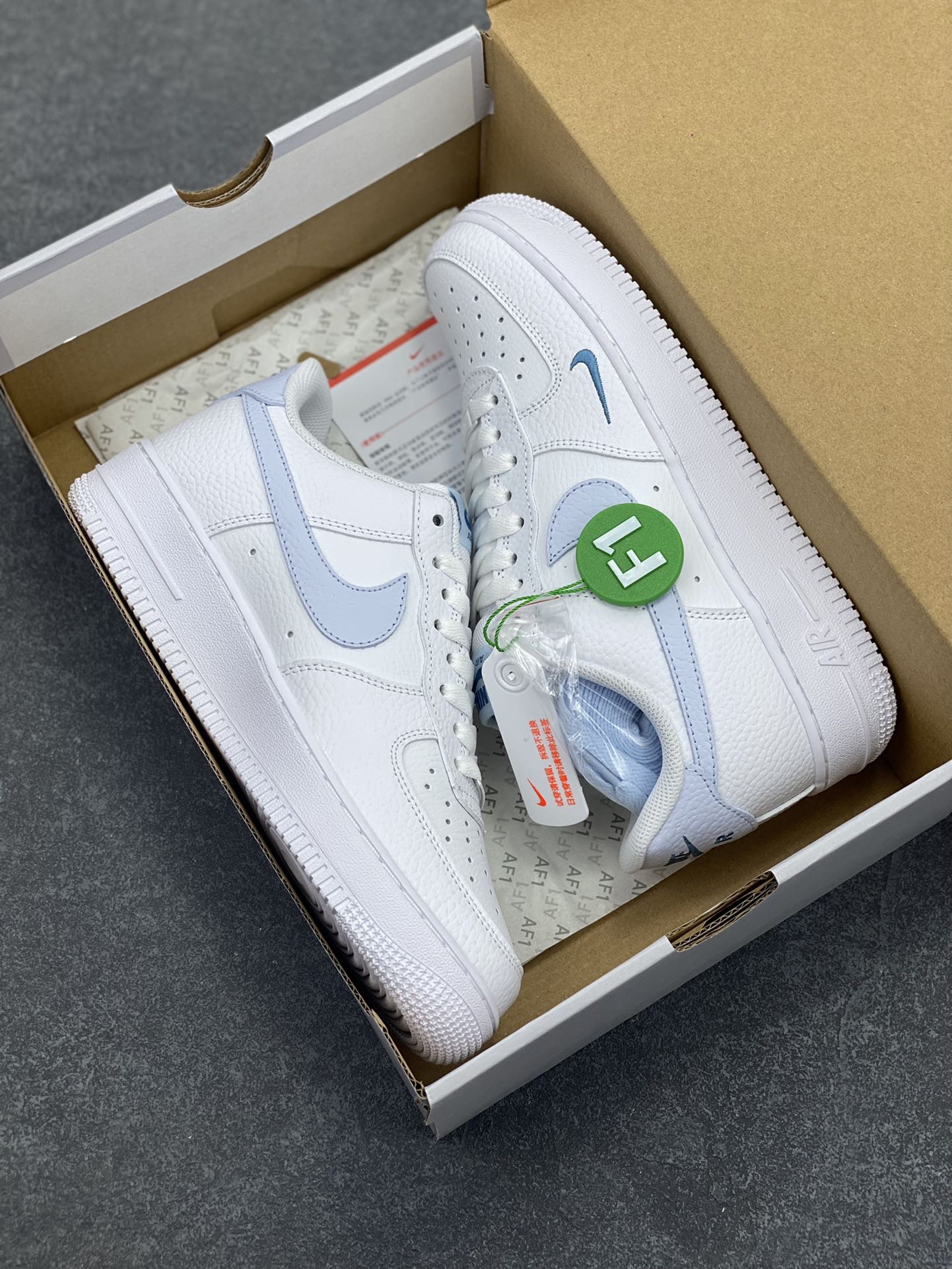 图片[9]-Nk Air Force 1\’07 Low 白月色 空军一号低帮休闲板鞋 原楦头原纸板 打造纯正空军版型#专注外贸渠道 全掌内置蜂窝气垫 #原盒配件 原厂中底钢印、拉帮完美 货号：HV2511-100 尺码：35.5 36 36.5 37.5 38 38.5 39 40 40.5 41 42 42.5 43 44 44.5 45-选品中心