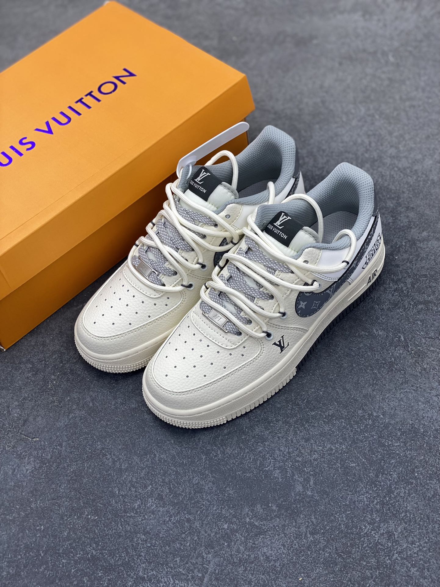 图片[8]-NIke Air Force 1 \’07 Low “LV联名——双拼灰花纹抽绳”空军一号 低帮 运动鞋 休闲鞋 折边针车 工艺难度大 原楦头原纸板 原装鞋盒 定制五金配件 内置全掌气垫 原厂鞋底 货号：DM6868-063 尺码：36 36.5 37.5 38 38.5 39 40 40.5 41 42 42.5 43 44 44.5 45-选品中心