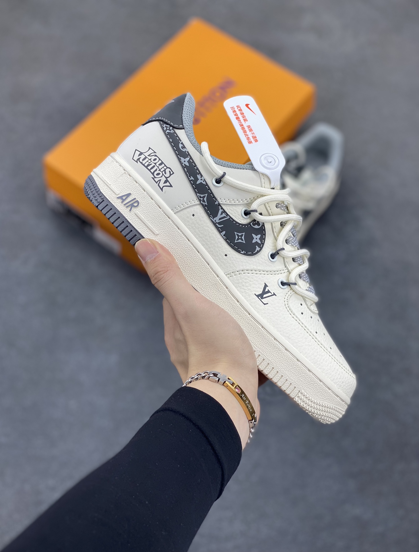 NIke Air Force 1 \'07 Low “LV联名——双拼灰花纹抽绳”空军一号 低帮 运动鞋 休闲鞋 折边针车 工艺难度大 原楦头原纸板 原装鞋盒 定制五金配件 内置全掌气垫 原厂鞋底 货号：DM6868-063 尺码：36 36.5 37.5 38 38.5 39 40 40.5 41 42 42.5 43 44 44.5 45-选品中心