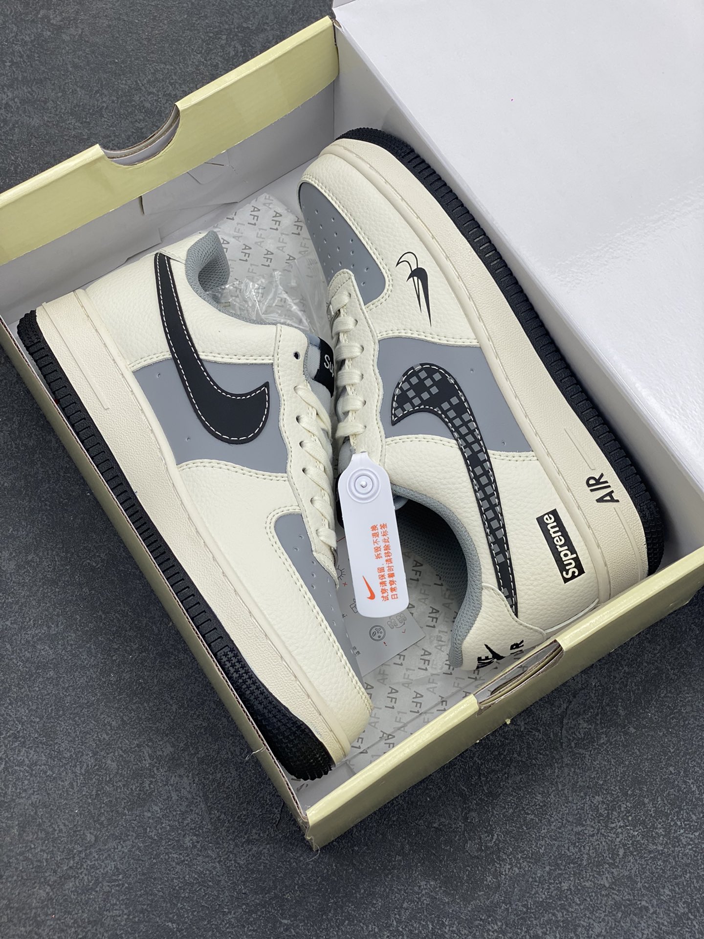图片[9]-NIke Air Force 1 \’07 Low “Supreme联名——米灰积木”空军一号 低帮 运动鞋 休闲鞋 折边针车 工艺难度大 原楦头原纸板 原装鞋盒 定制五金配件 内置全掌气垫 原厂鞋底 货号：XS1958-568 尺码：36 36.5 37.5 38 38.5 39 40 40.5 41 42 42.5 43 44 44.5 45-选品中心