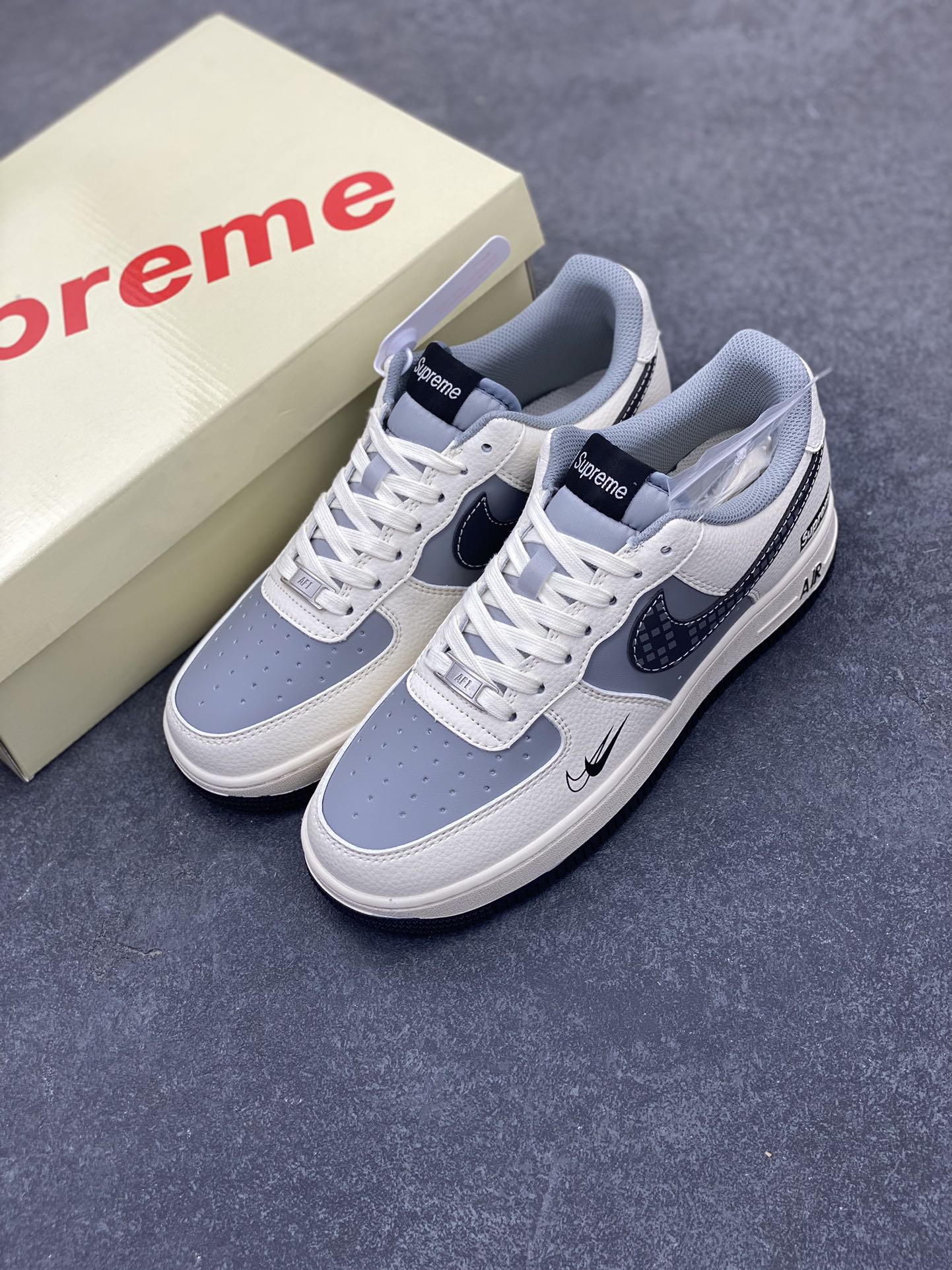 图片[8]-NIke Air Force 1 \’07 Low “Supreme联名——米灰积木”空军一号 低帮 运动鞋 休闲鞋 折边针车 工艺难度大 原楦头原纸板 原装鞋盒 定制五金配件 内置全掌气垫 原厂鞋底 货号：XS1958-568 尺码：36 36.5 37.5 38 38.5 39 40 40.5 41 42 42.5 43 44 44.5 45-选品中心