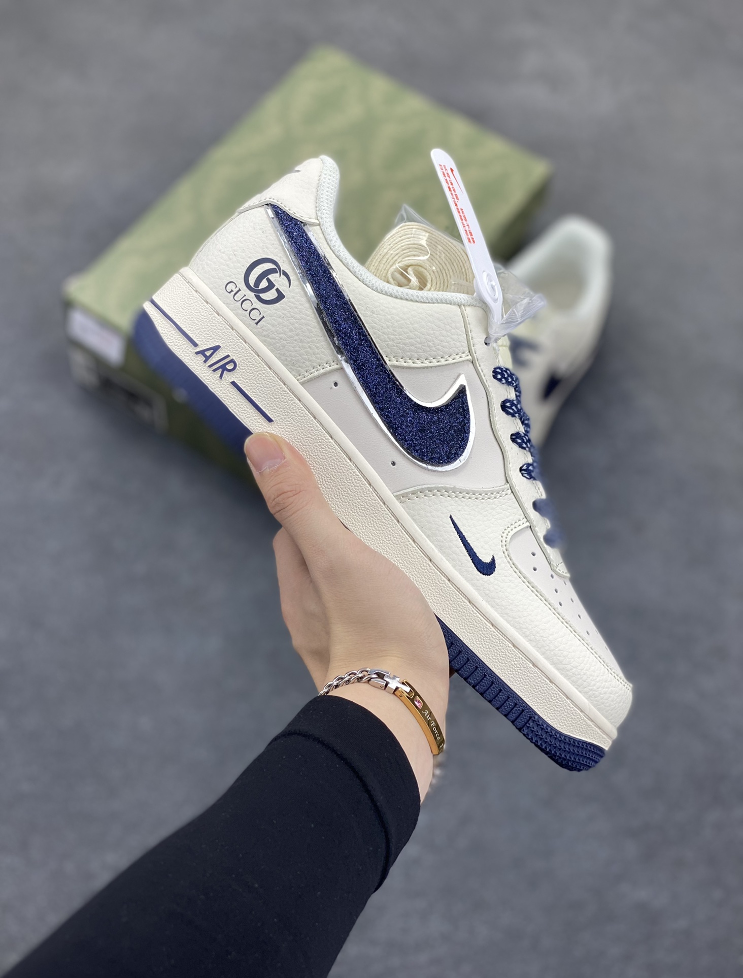 NIke Air Force 1 \’07 Low “古驰联名”空军一号 低帮 运动鞋 休闲鞋 折边针车 工艺难度大 原楦头原纸板 原装鞋盒 定制五金配件 内置全掌气垫 原厂鞋底 货号:QY6818-610 尺码:36 36.5 37.5 38 38.5 39 40 40.5 41 42 42.5 43 44 44.5 45-选品中心