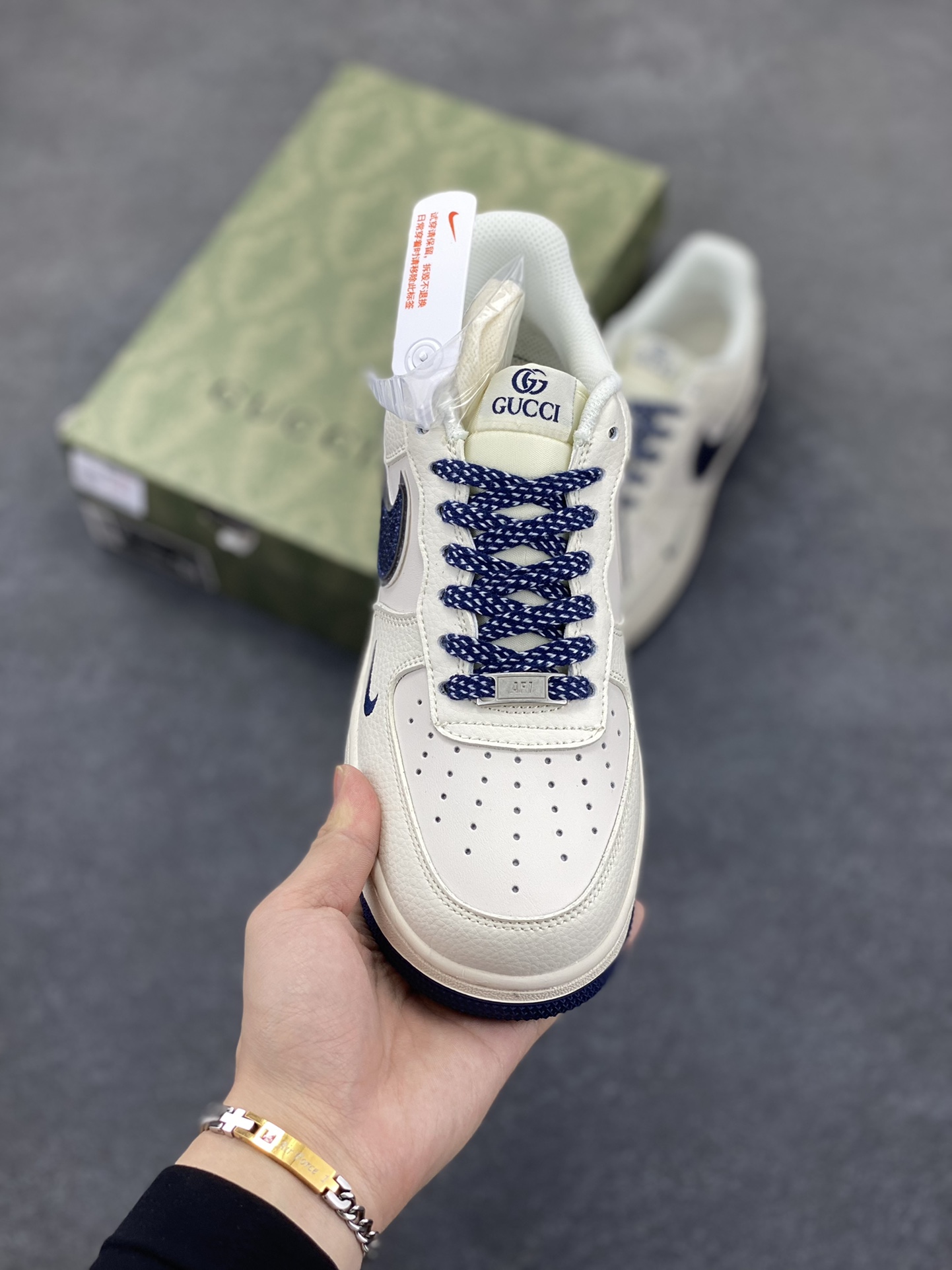 图片[2]-NIke Air Force 1 \’07 Low “古驰联名”空军一号 低帮 运动鞋 休闲鞋 折边针车 工艺难度大 原楦头原纸板 原装鞋盒 定制五金配件 内置全掌气垫 原厂鞋底 货号：QY6818-610 尺码：36 36.5 37.5 38 38.5 39 40 40.5 41 42 42.5 43 44 44.5 45-选品中心