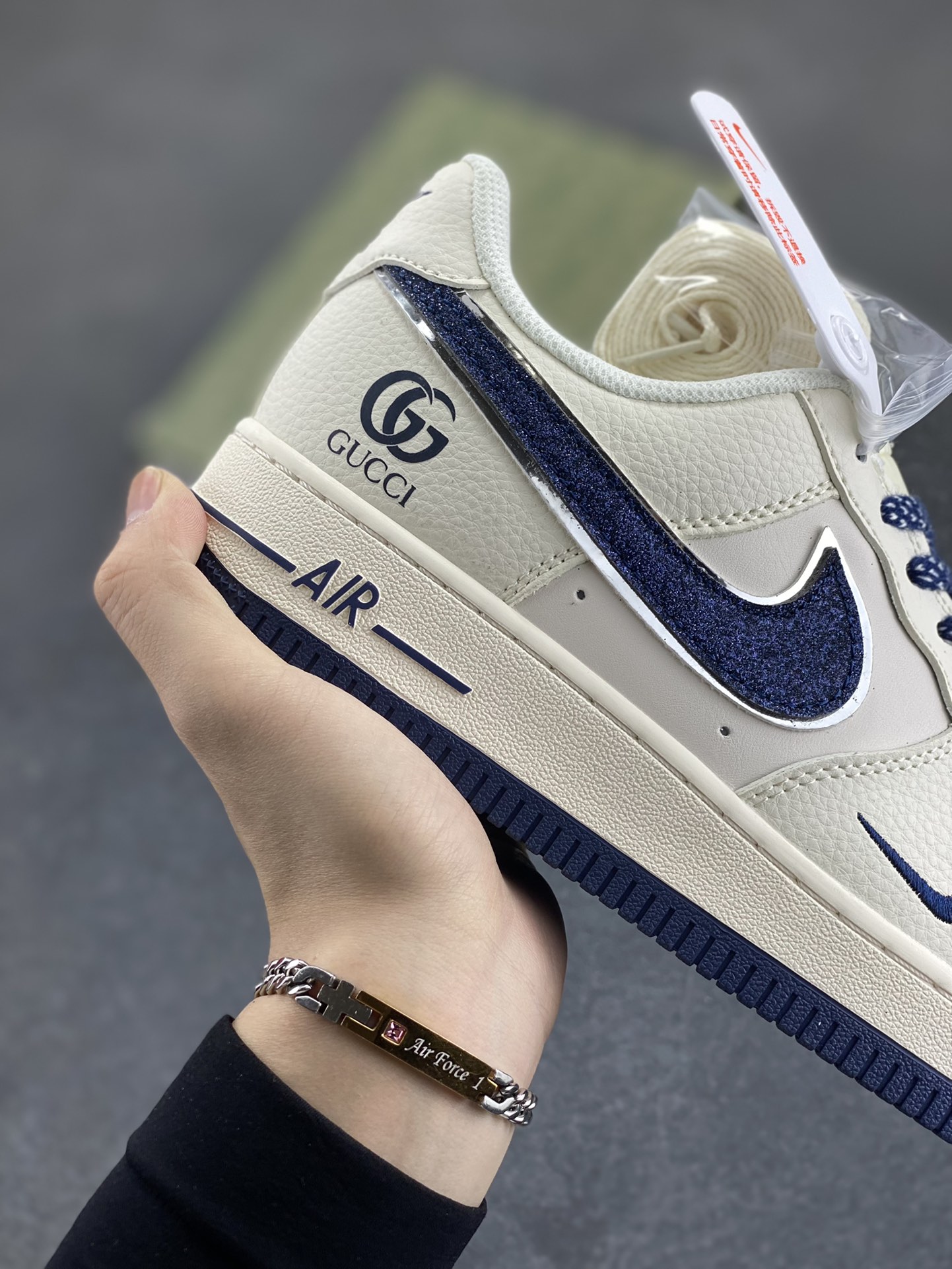 图片[6]-NIke Air Force 1 \’07 Low “古驰联名”空军一号 低帮 运动鞋 休闲鞋 折边针车 工艺难度大 原楦头原纸板 原装鞋盒 定制五金配件 内置全掌气垫 原厂鞋底 货号：QY6818-610 尺码：36 36.5 37.5 38 38.5 39 40 40.5 41 42 42.5 43 44 44.5 45-选品中心