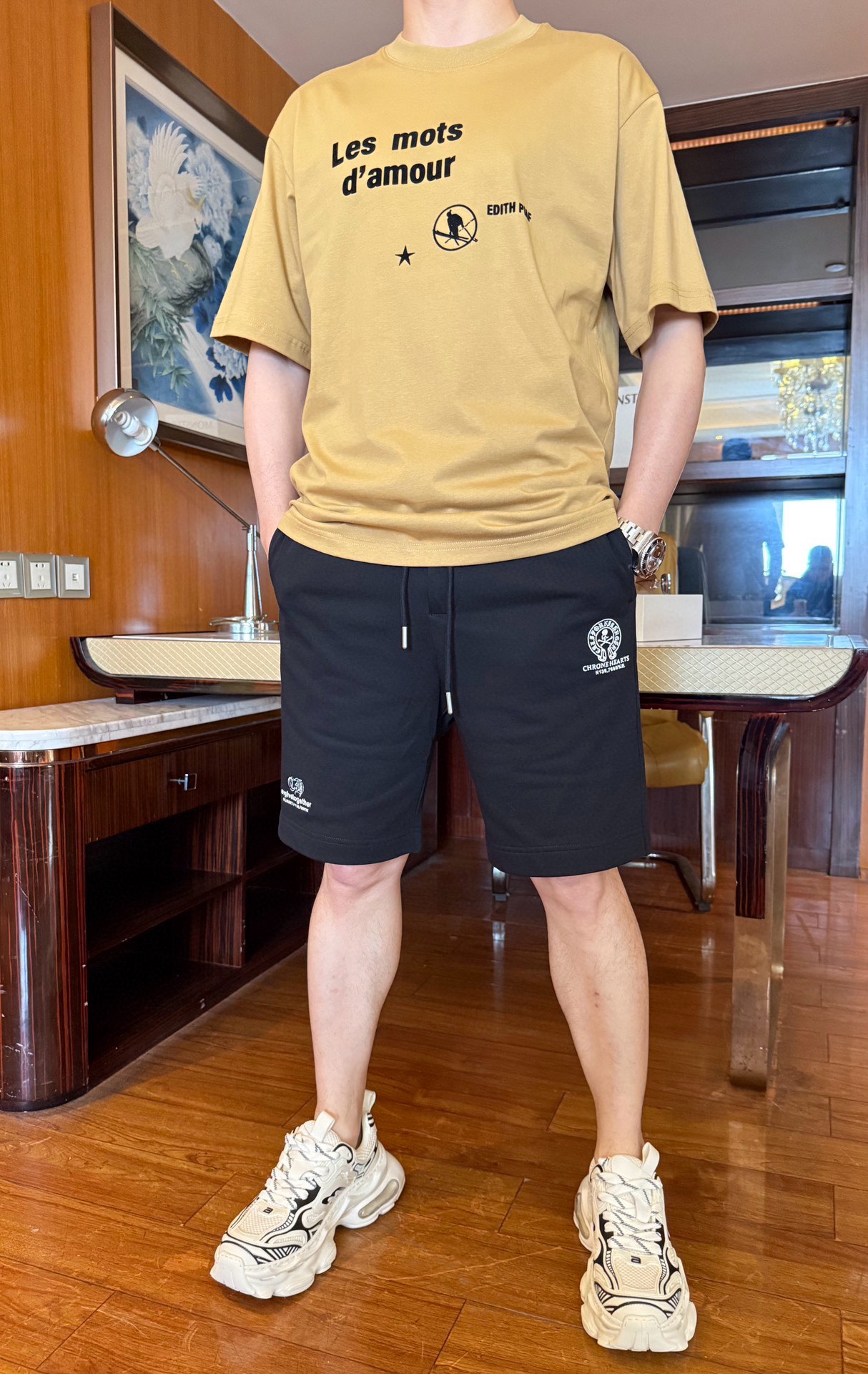 NO:140762,The latest hot T-shirts in the counter in 2025 are shipped, and the most popular items in European and American counters are sold!  Selected Italian imported fine cotton fabrics with the latest designs, the unique brand print on the chest highlights the fashion, and the upper body effect can be seen. The number of codes is 48-56 (model 173/130 wears 48, with Hong Kong Lane Crawford gift box packaging), Moncler,tees, t-shirt,alexander wang19860909蒙口-2025专柜最新爆款T恤出货 欧美专柜热销单品！精选意大利进口精棉面料搭配最新的设计,胸前的独特品牌印花彰显时尚 上身效果看得见.码数48-56（模特173/130穿48,配香港连卡佛礼盒包装）,,Moncler,tees，t-shirt,alexander wang,Men's clothing